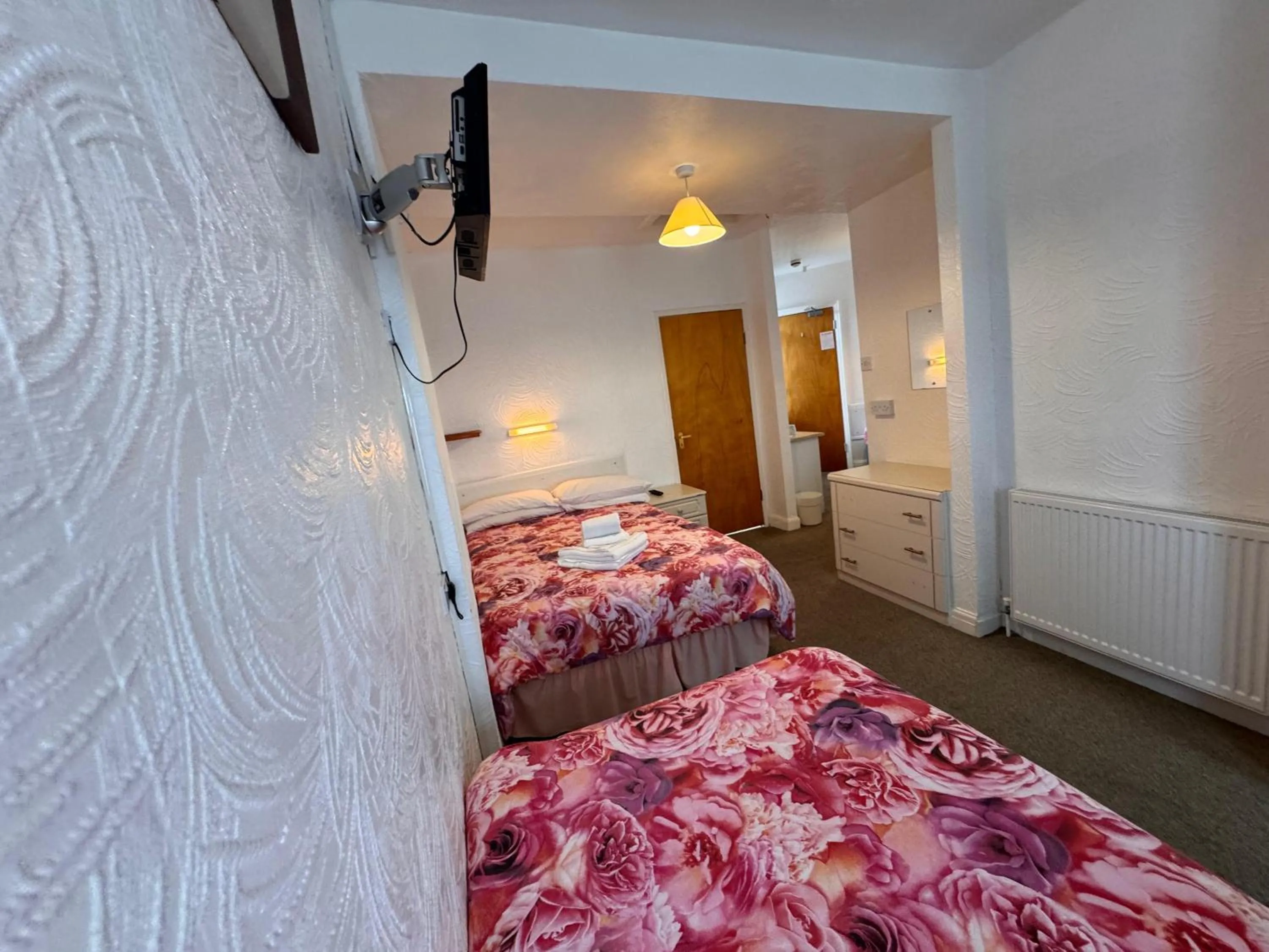 Bedroom, Bed in OYO Delton Hotel Blackpool Pleasure Beach