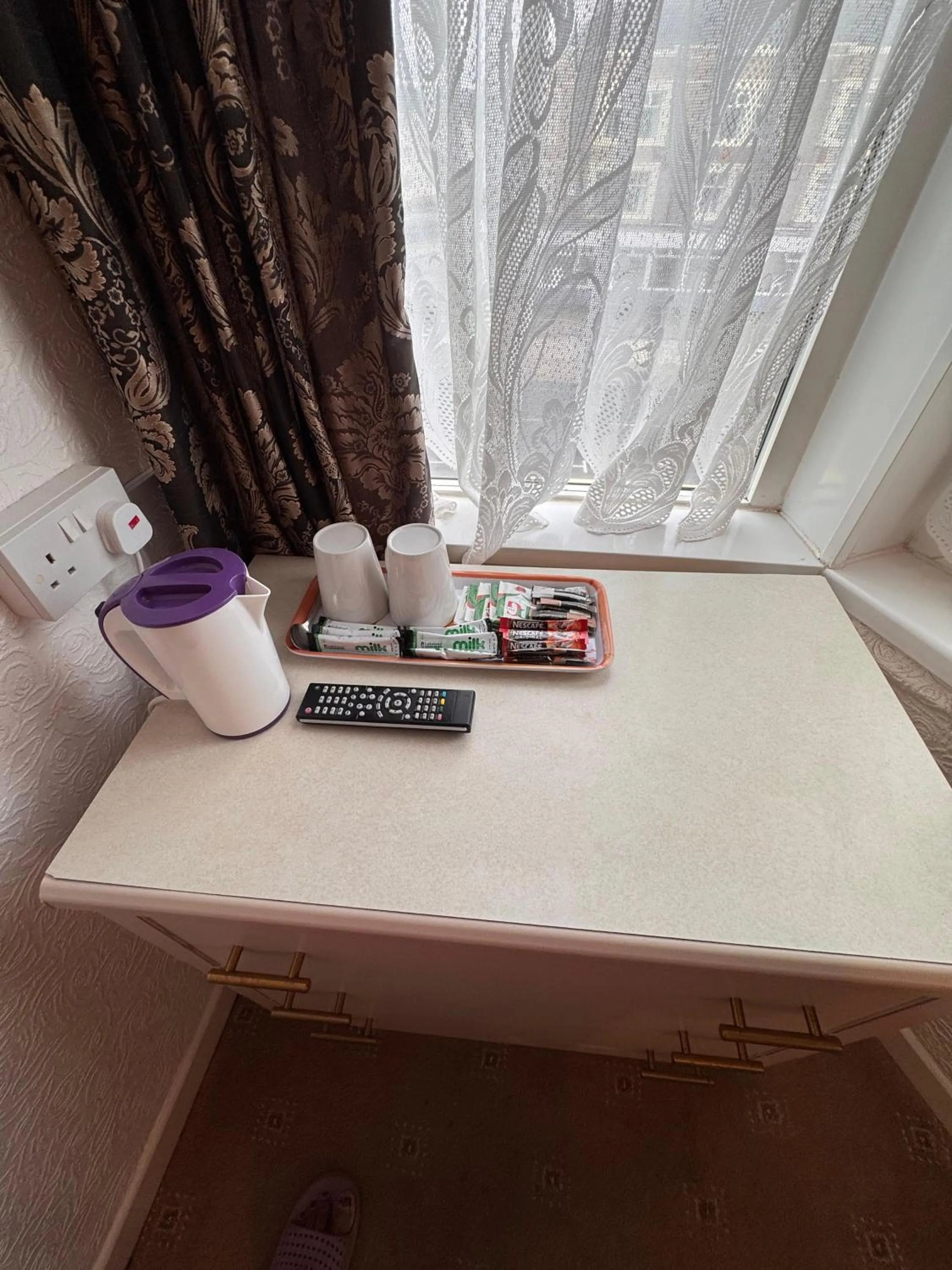 Bedroom in OYO Delton Hotel Blackpool Pleasure Beach