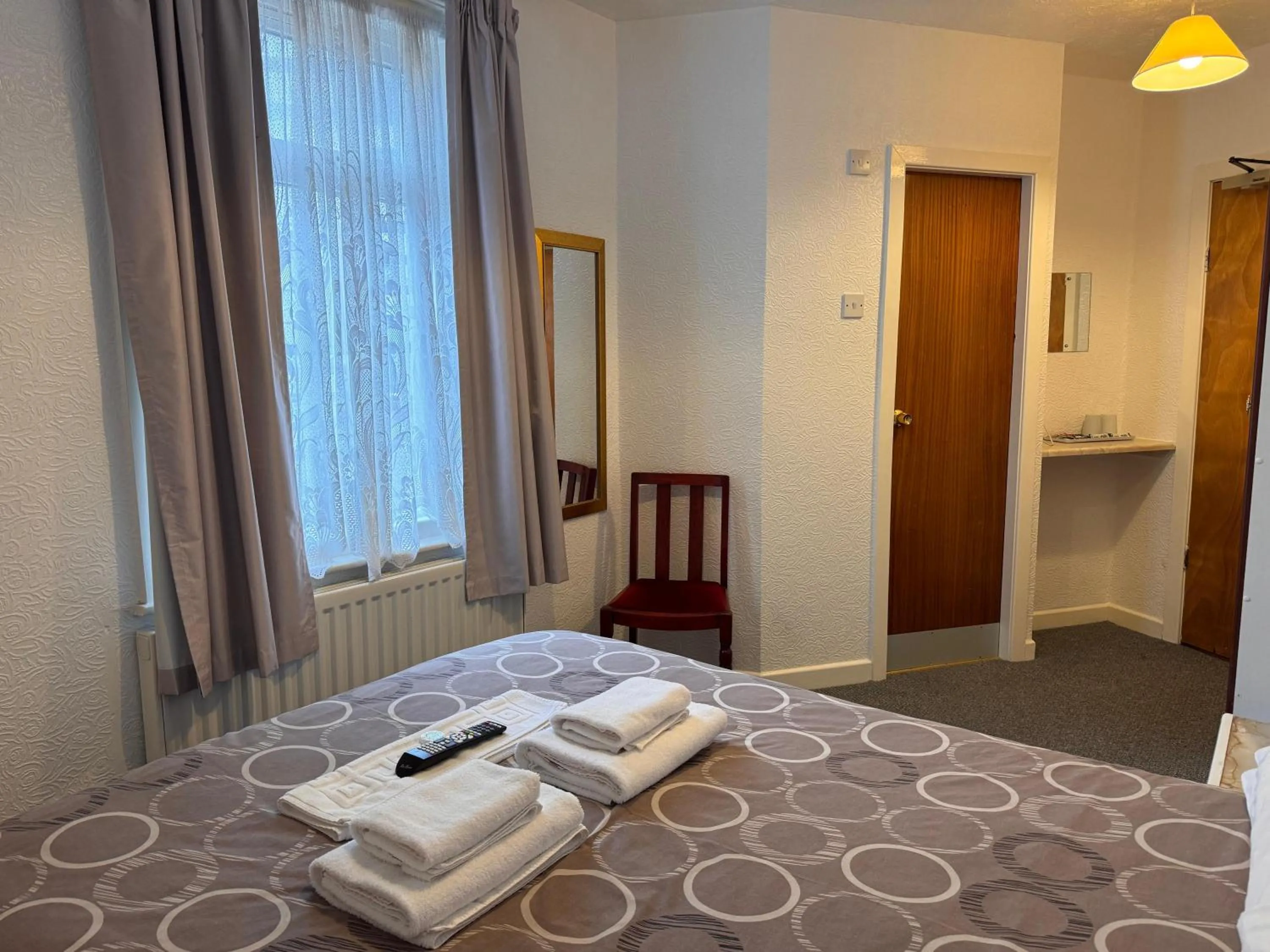 Bedroom, Bed in OYO Delton Hotel Blackpool Pleasure Beach