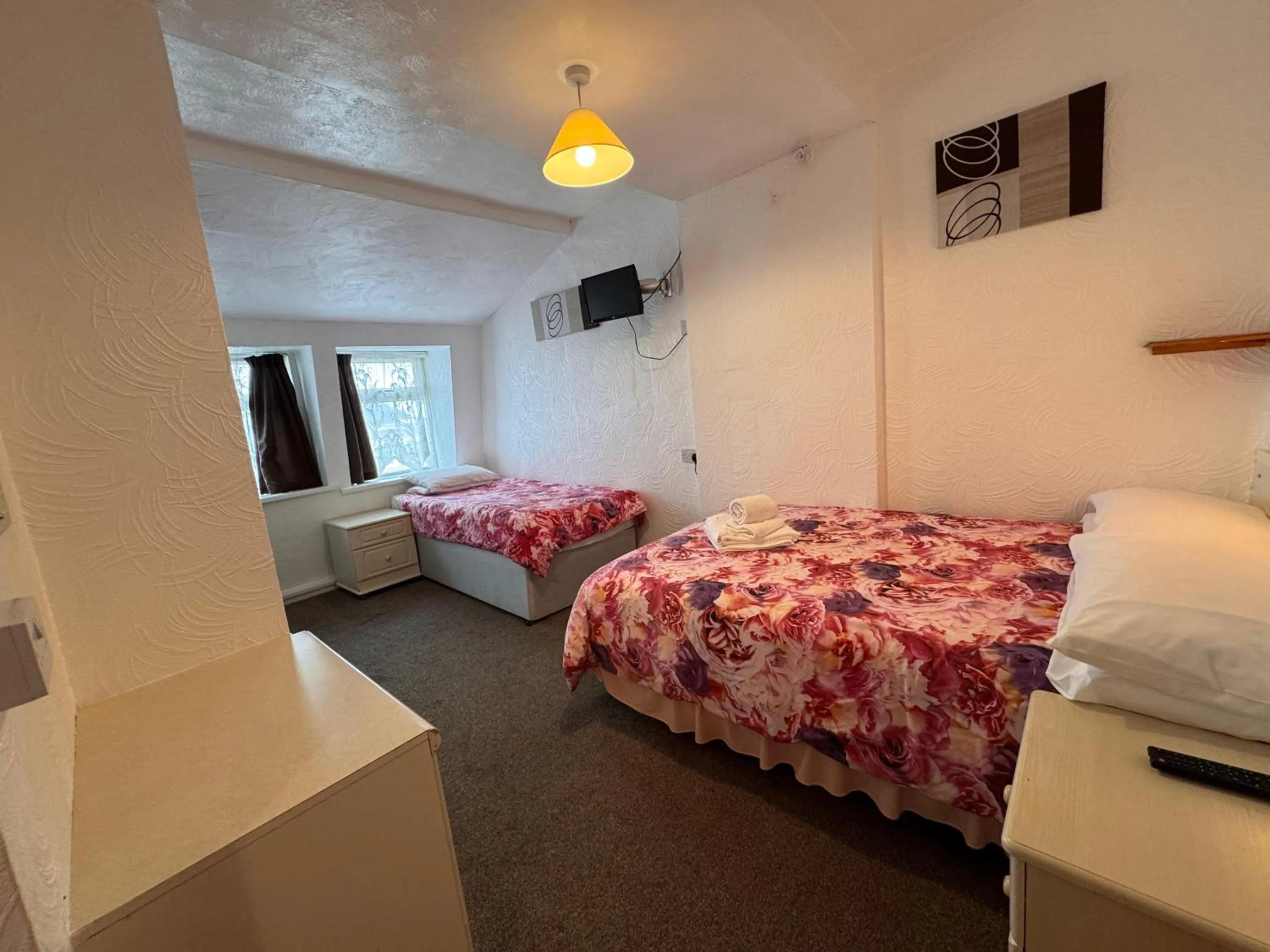 Bedroom, Bed in OYO Delton Hotel Blackpool Pleasure Beach