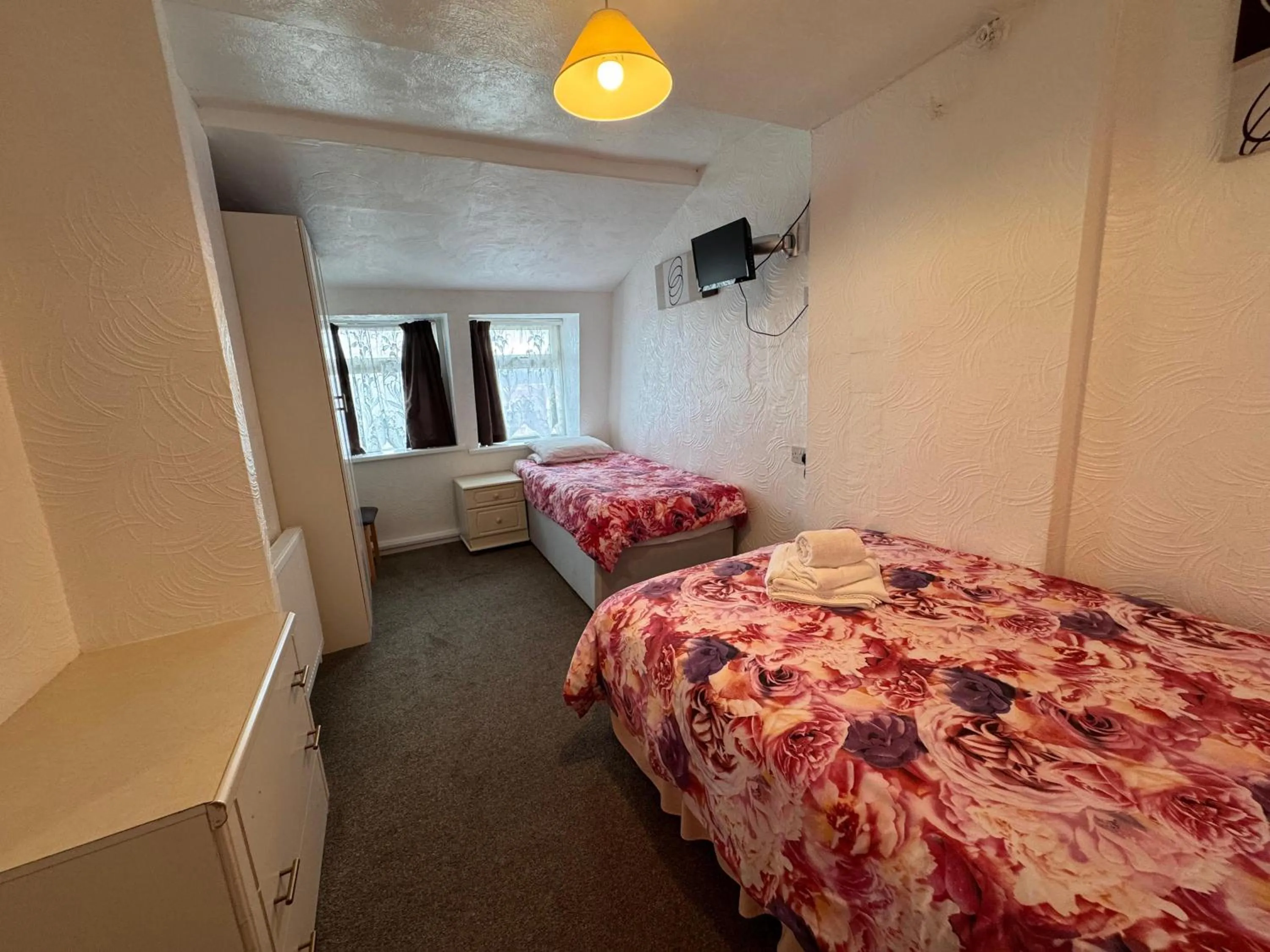 Bedroom, Bed in OYO Delton Hotel Blackpool Pleasure Beach