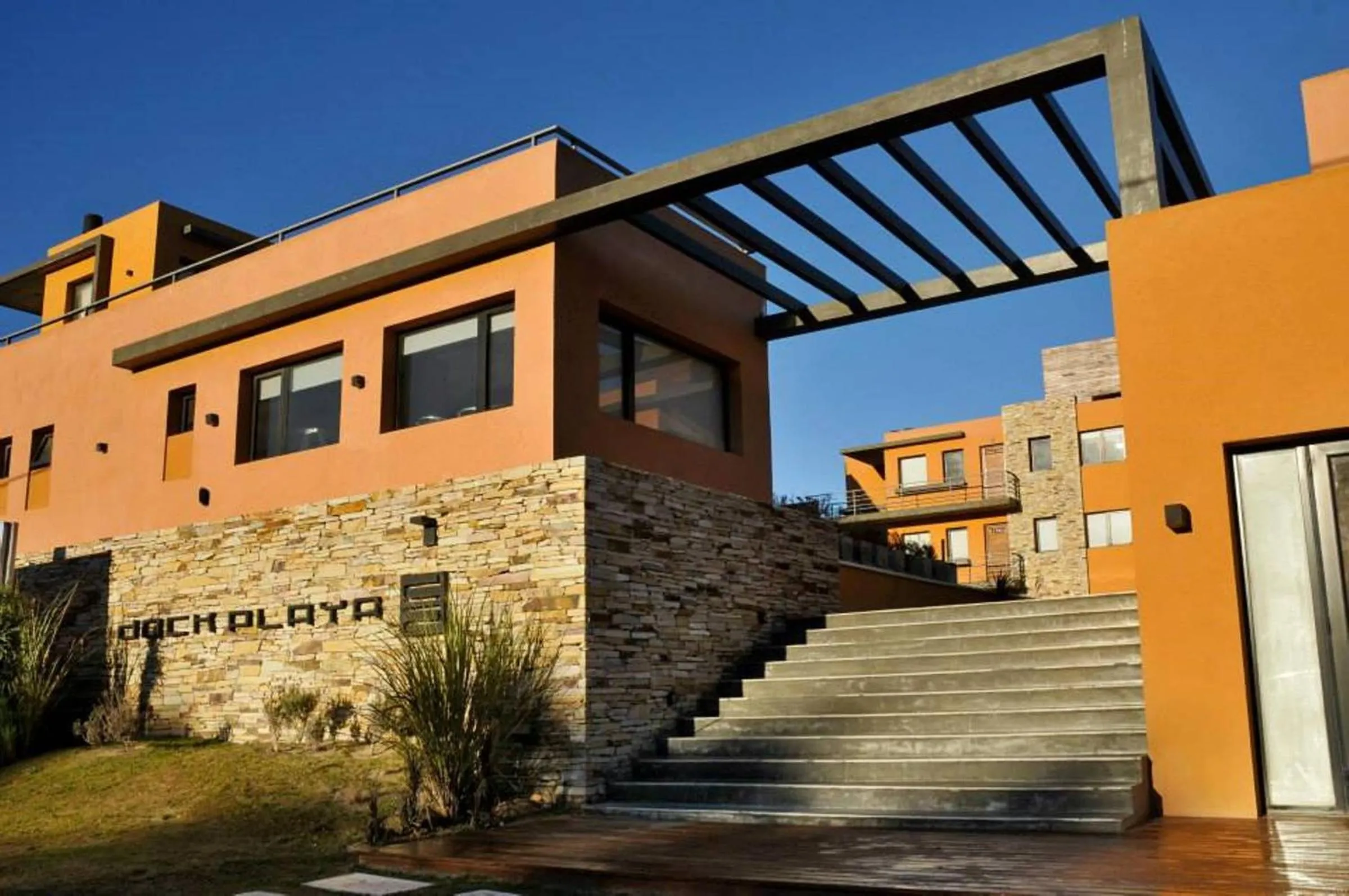 Facade/entrance in Dock Playa