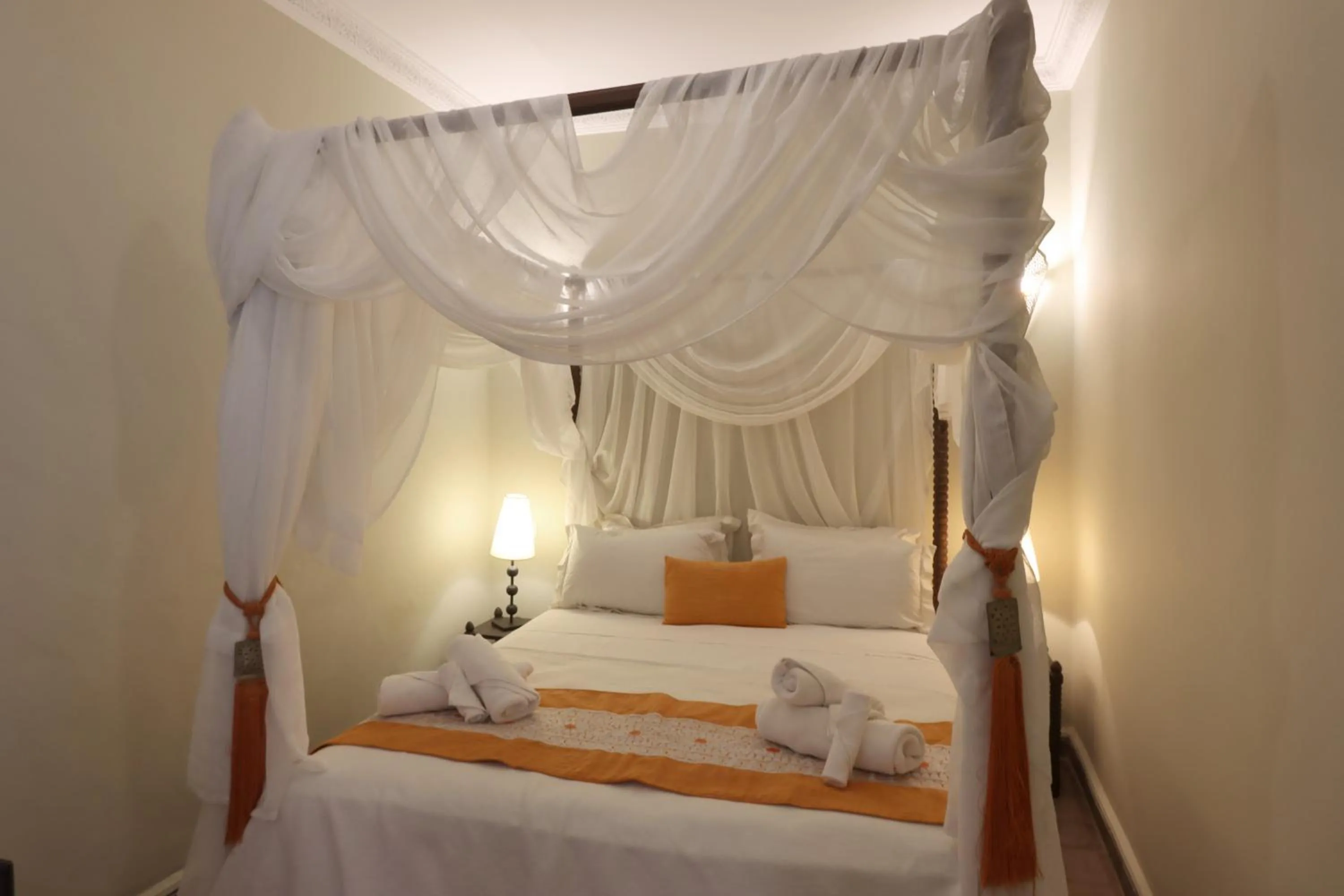 Triple Room with Pool View in Riad 22 - L'Etoile d'Orient