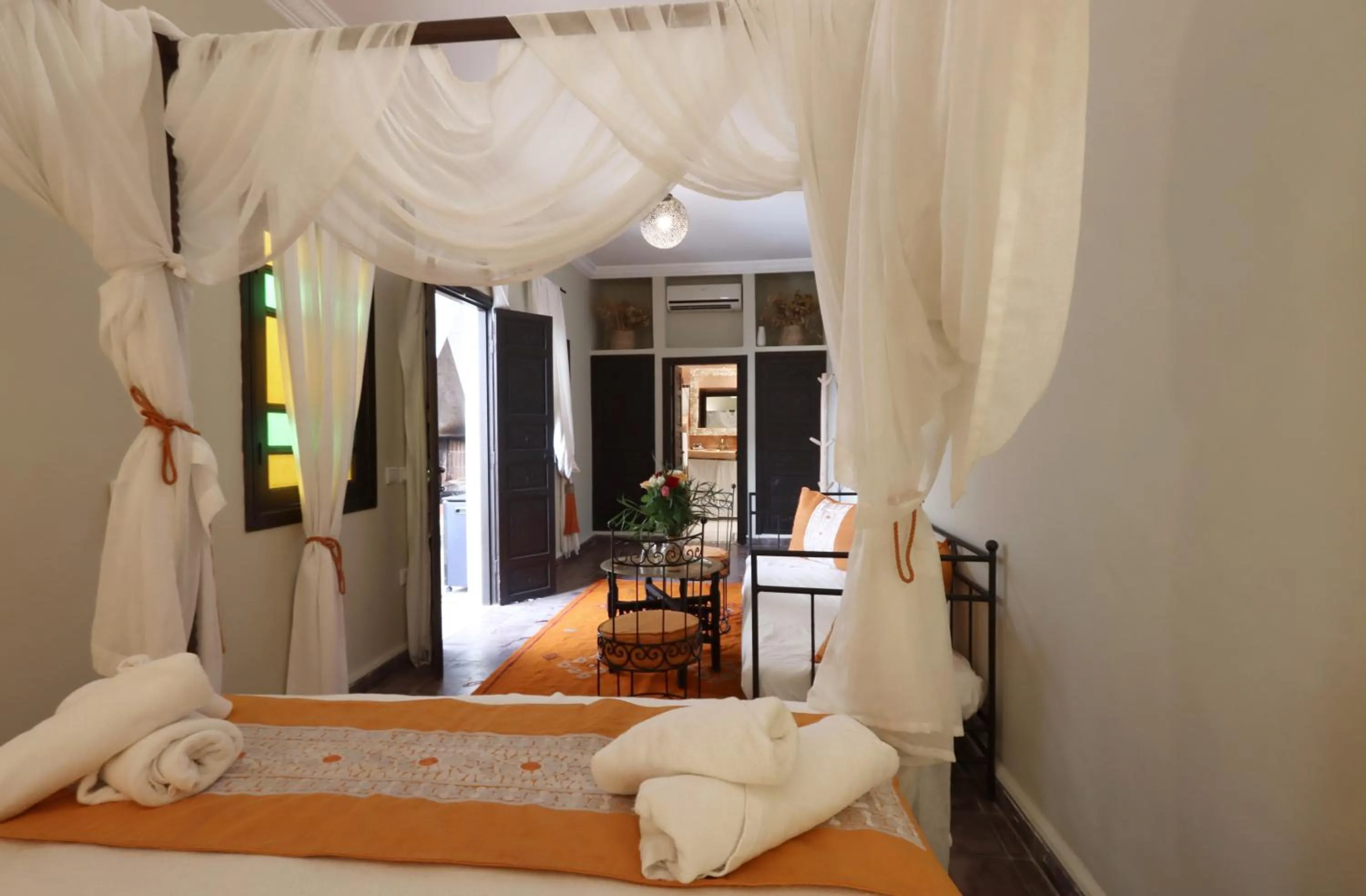 Triple Room with Pool View in Riad 22 - L'Etoile d'Orient