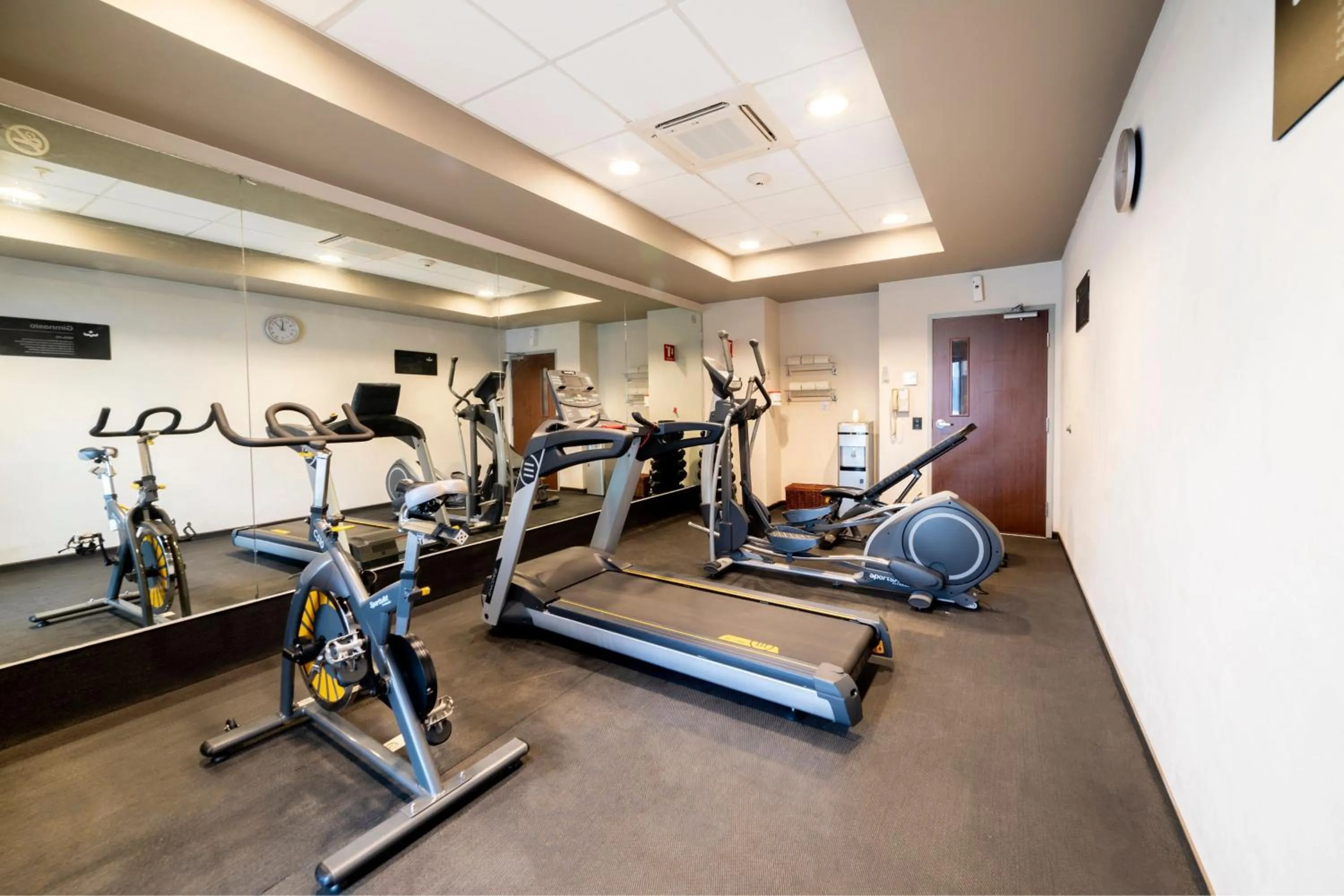 Fitness centre/facilities in City Express by Marriott Paraiso