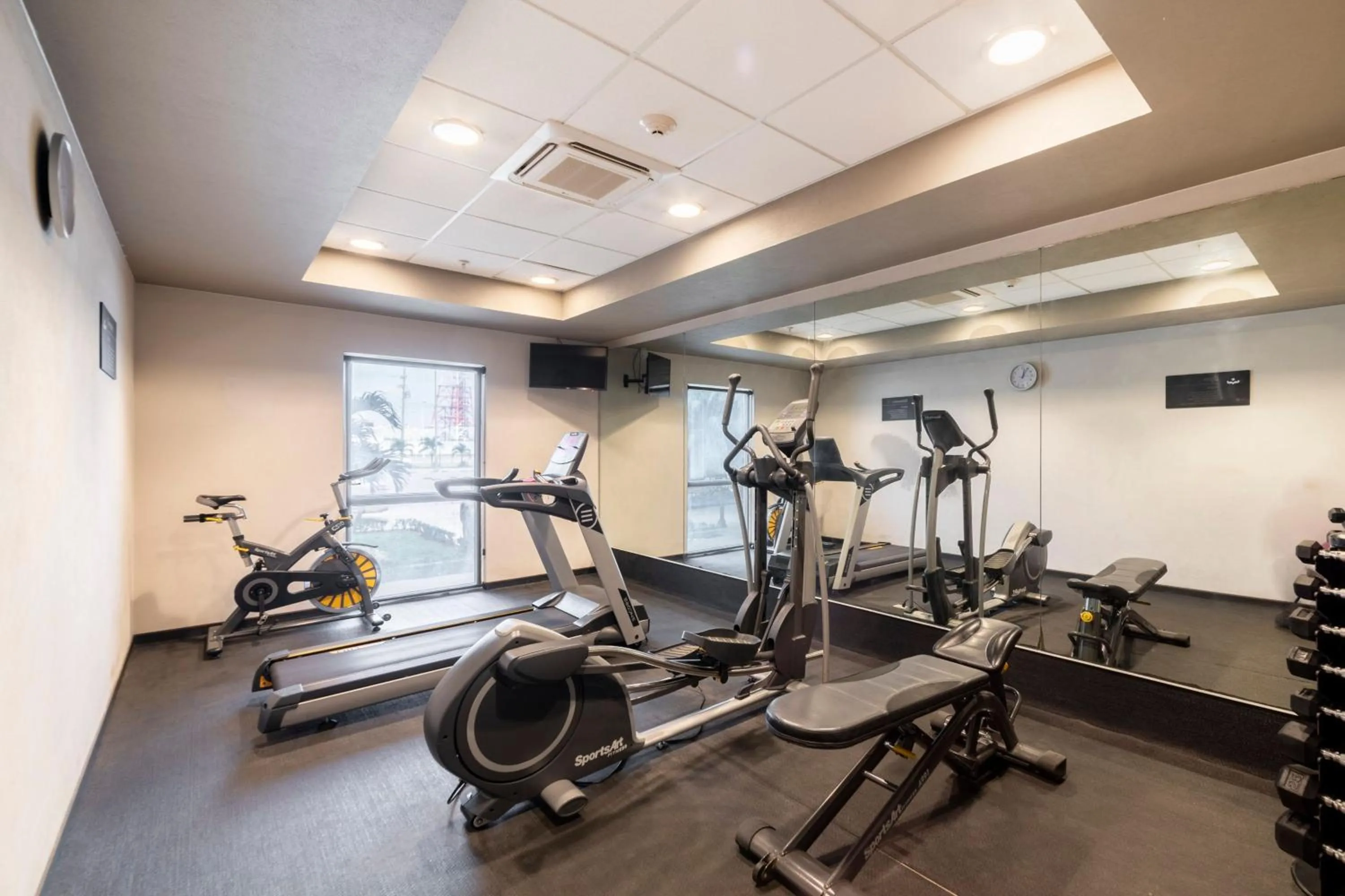 Fitness centre/facilities in City Express by Marriott Paraiso