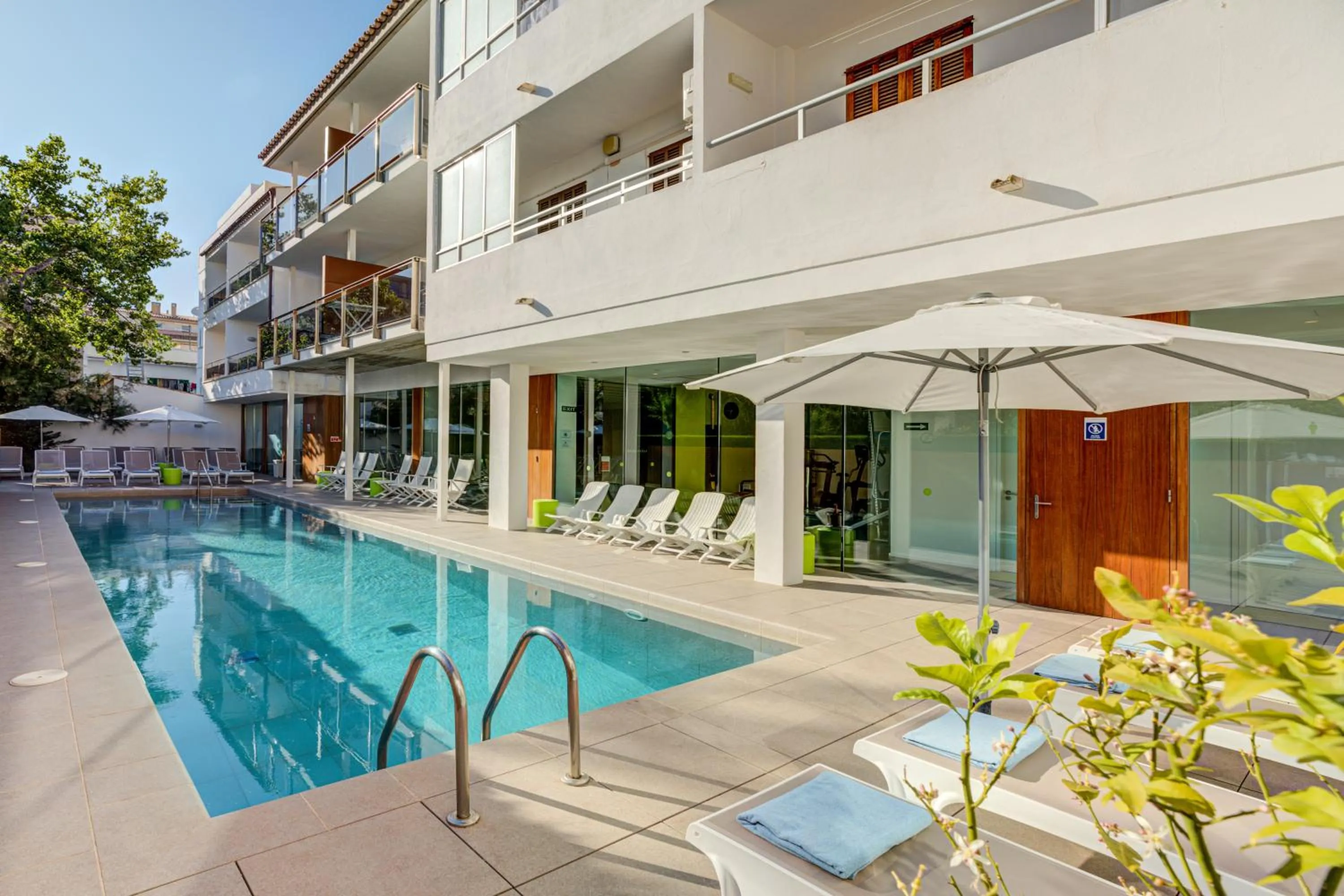 Swimming pool in Hotel Miramar Mallorca