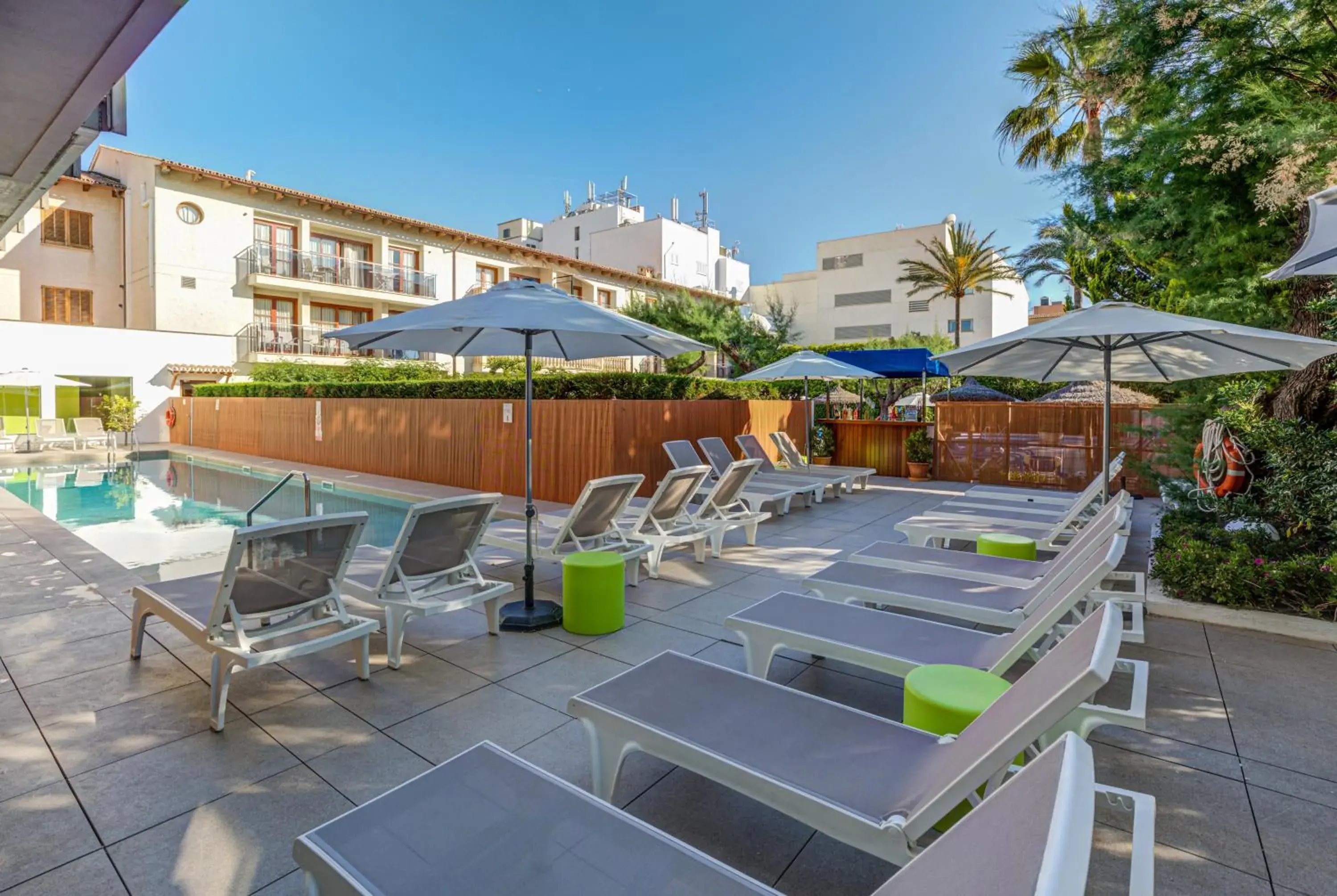 Swimming pool in Hotel Miramar Mallorca Swimming pool in Hotel Miramar Mallorca