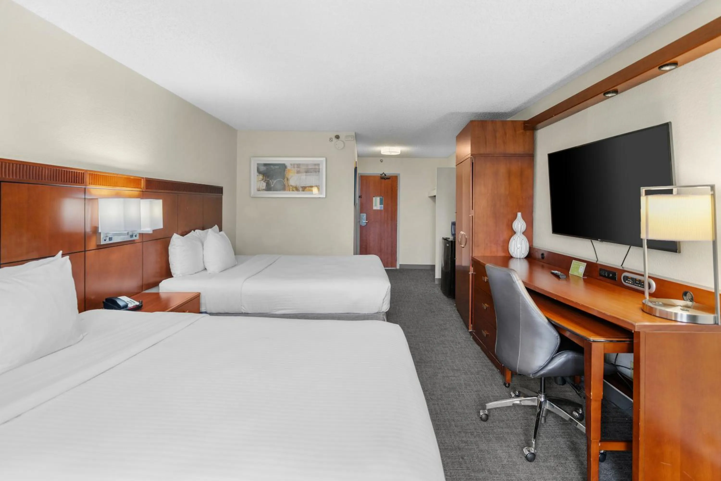 Bedroom, Bed in 88 Palms Hotel & Event Center