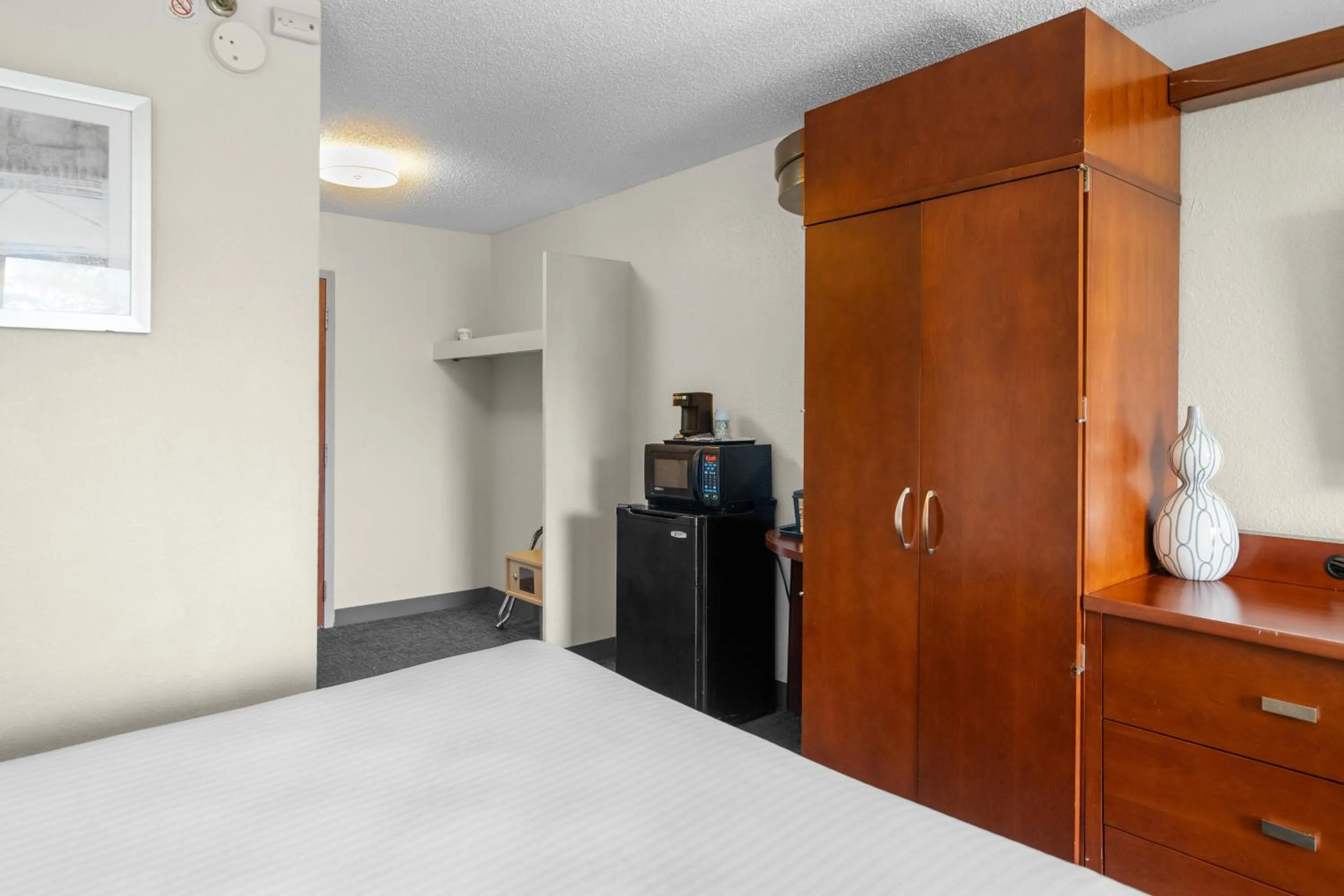 Bed in 88 Palms Hotel & Event Center