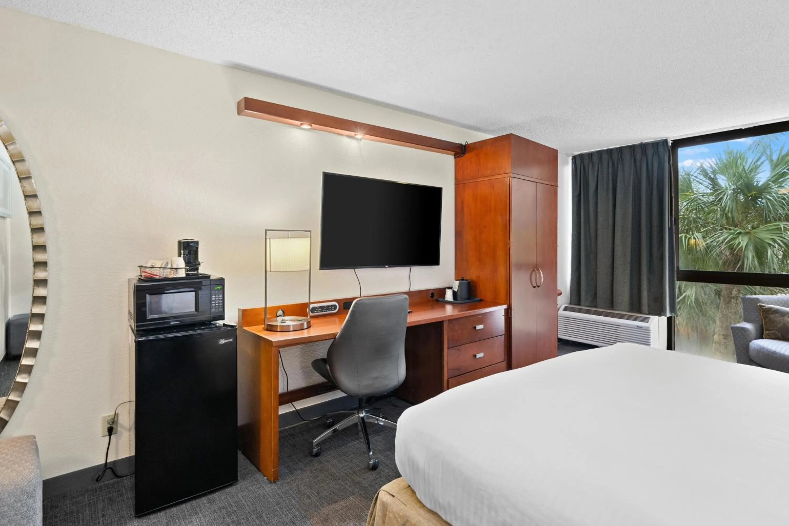 Bed in 88 Palms Hotel & Event Center