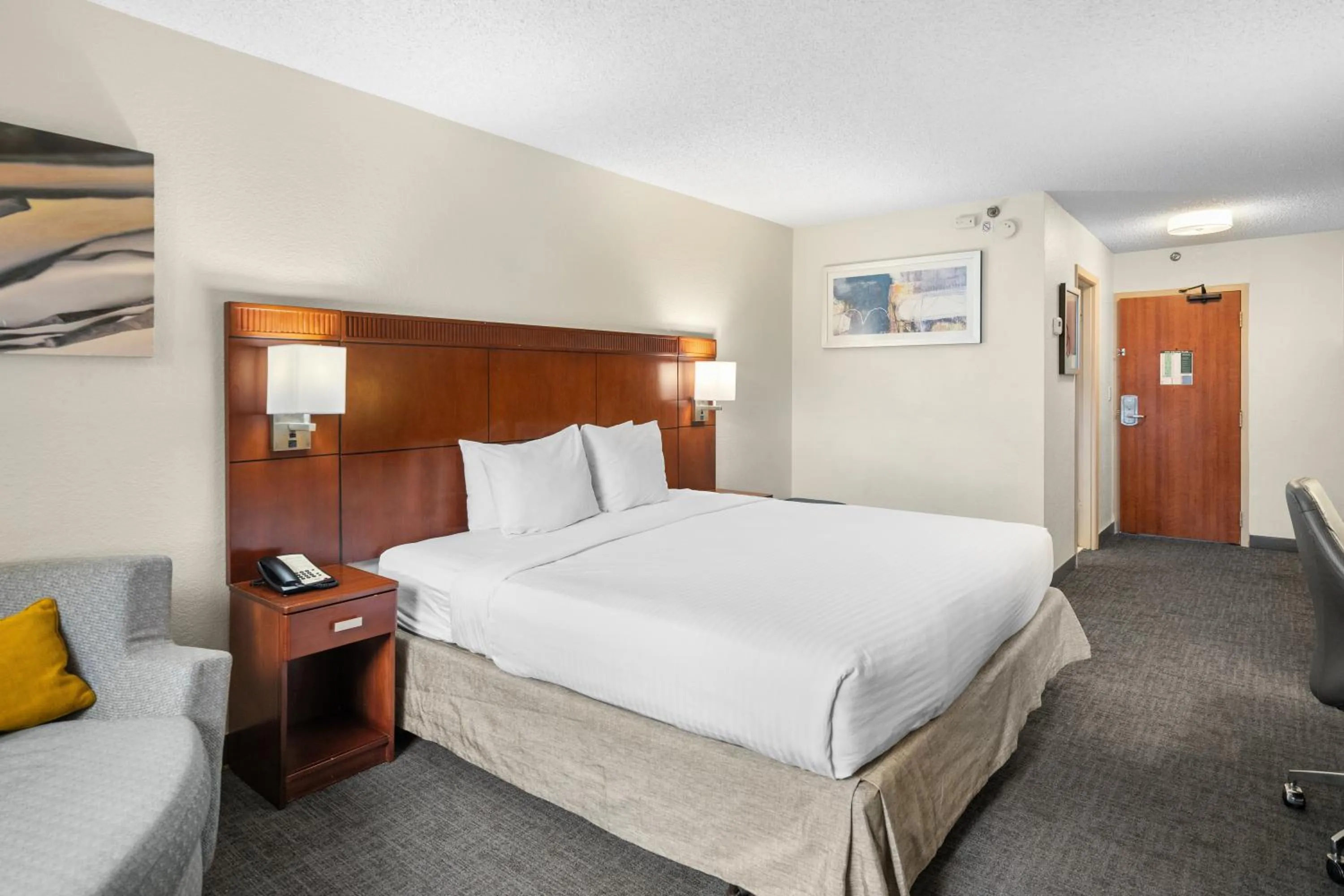 Bed in 88 Palms Hotel & Event Center