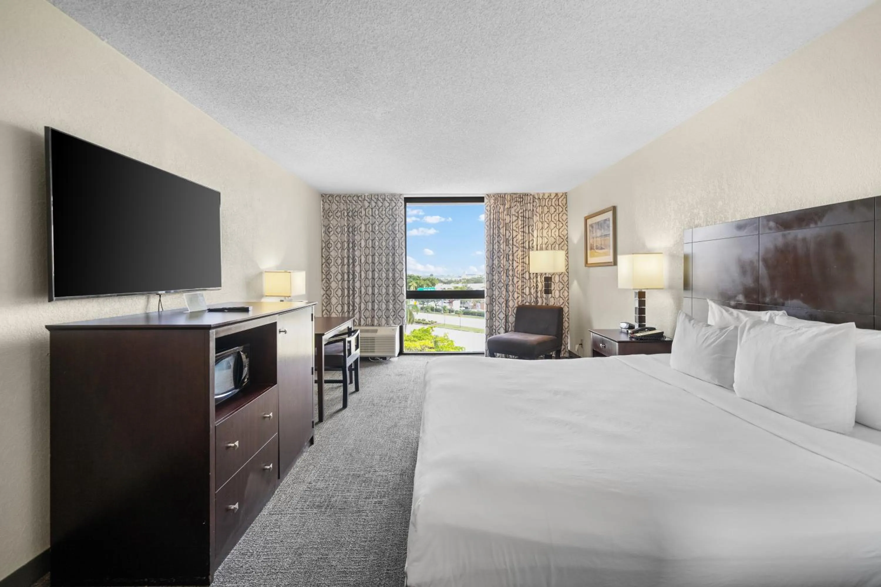 Bed in 88 Palms Hotel & Event Center