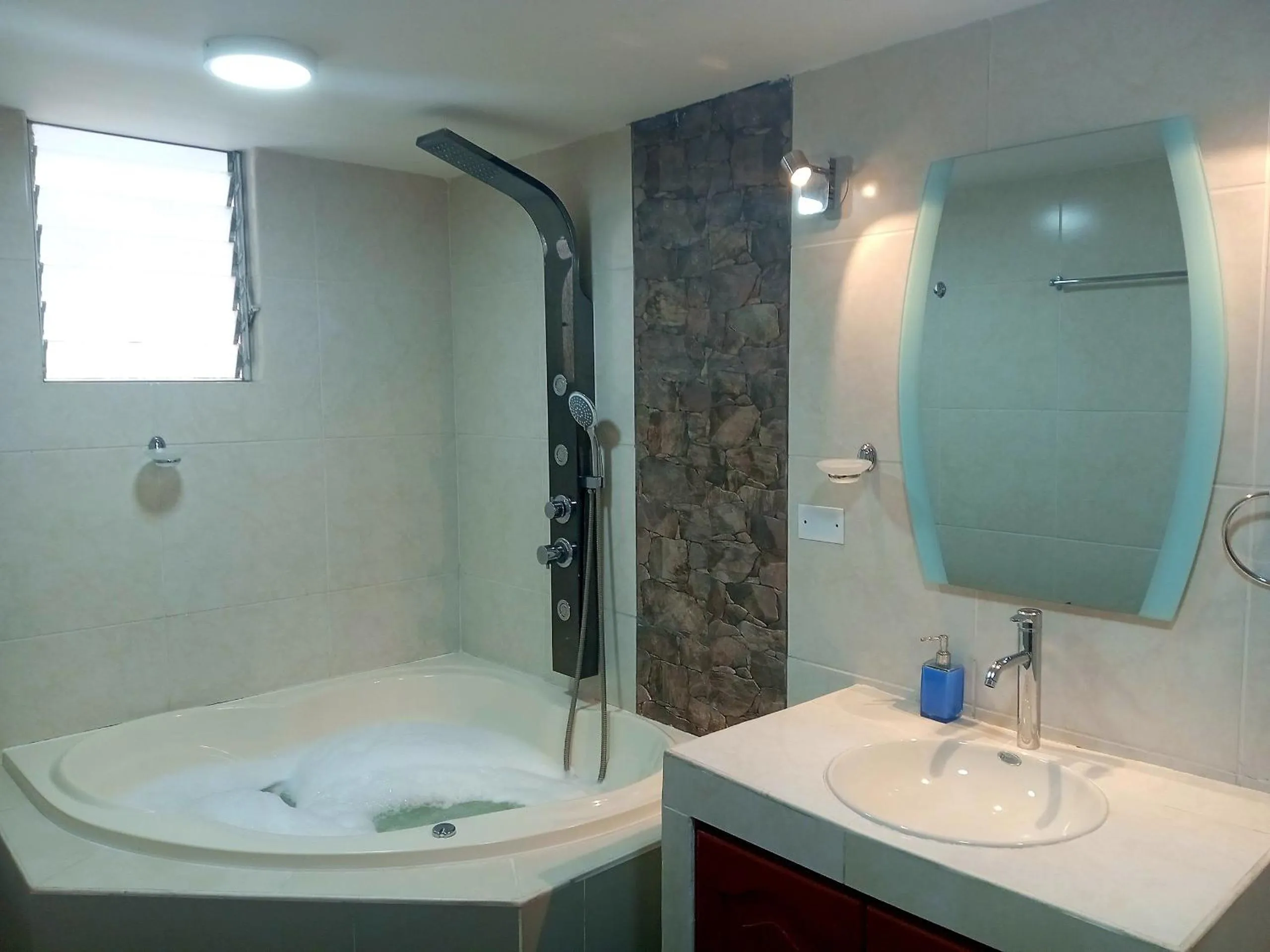 Shower in Raymi Inn MachuPicchu