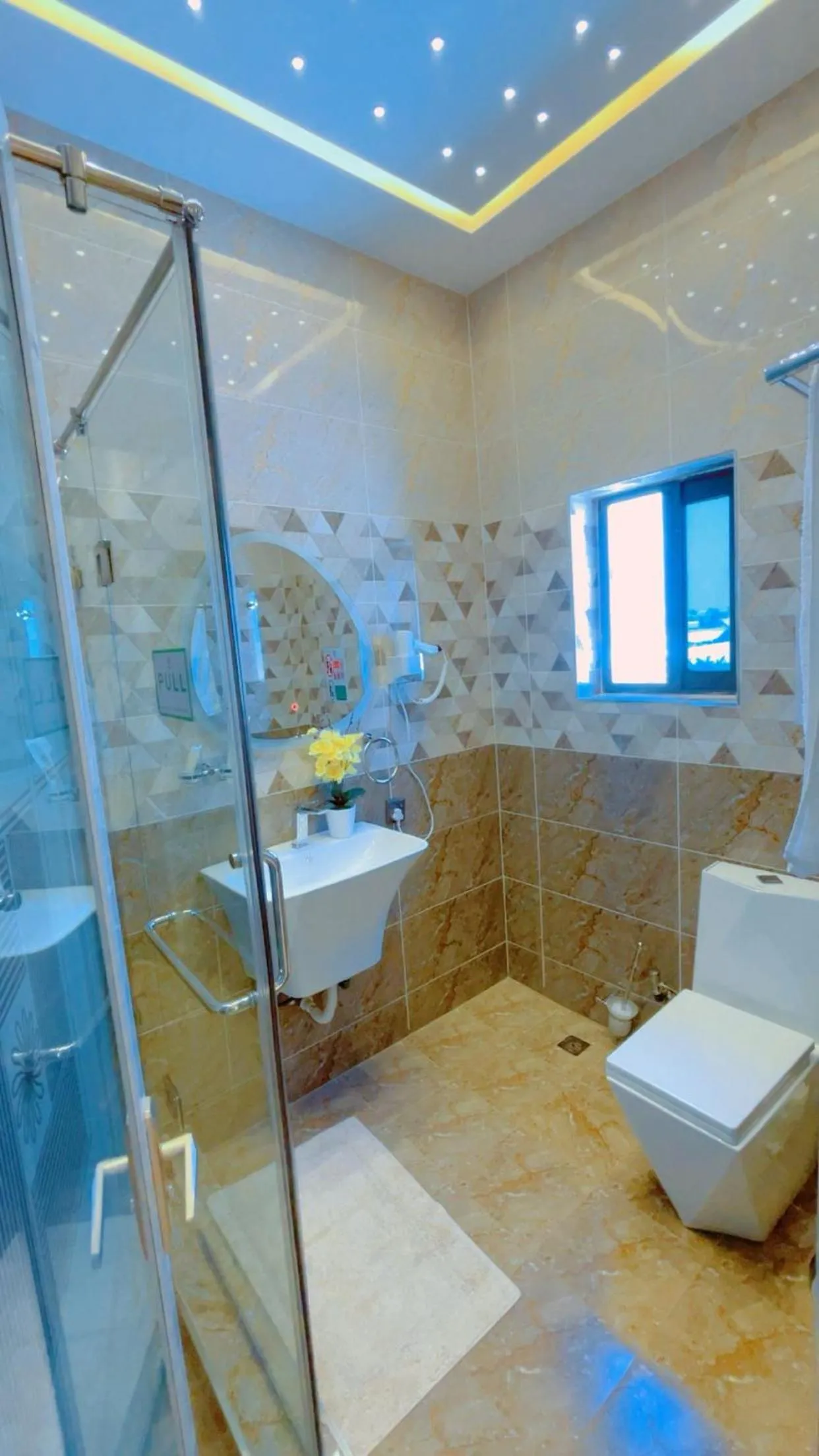 Kamara Lakeview Hotel