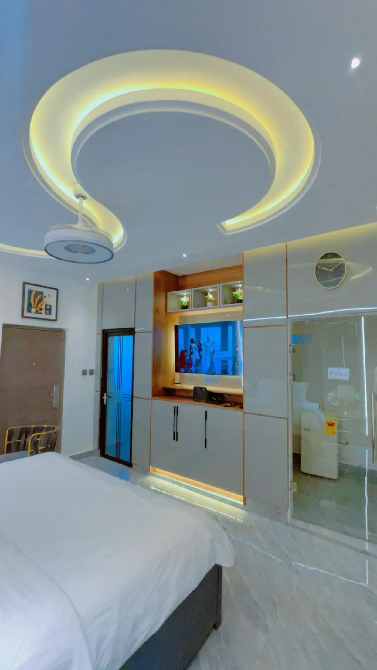 Bed in Kamara Lakeview Hotel