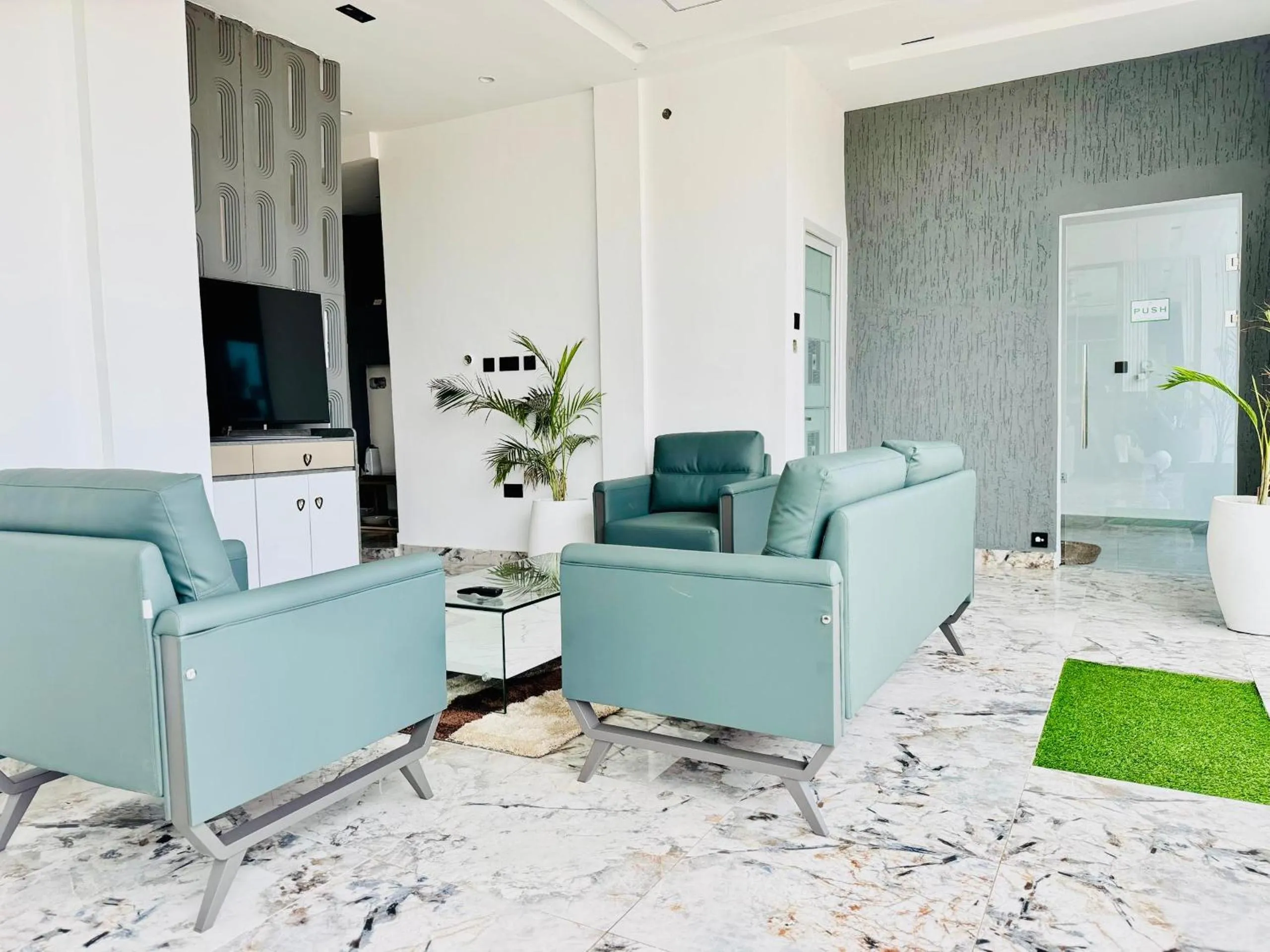 Kamara Lakeview Hotel