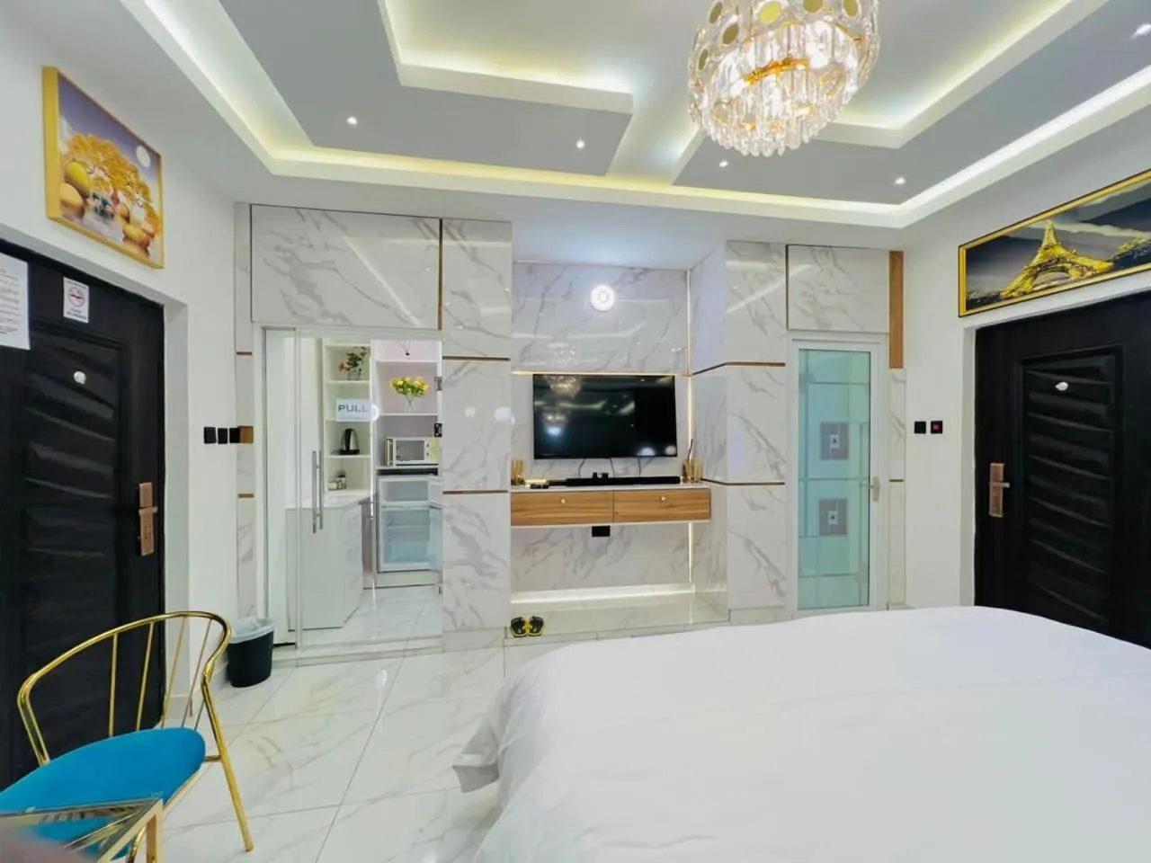 Bed in Kamara Lakeview Hotel