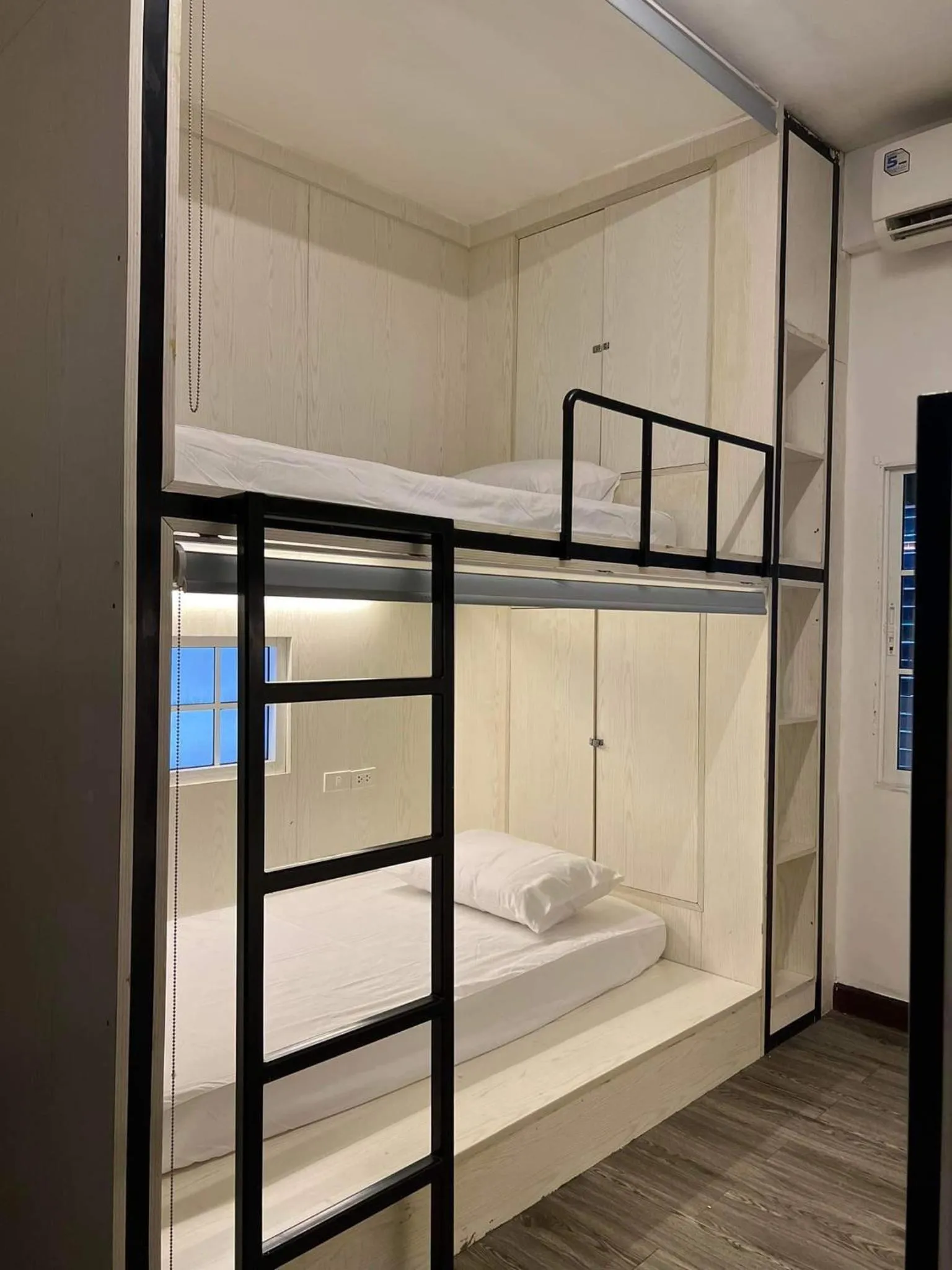 Bedroom, Bed in Comfy Crib Hostel