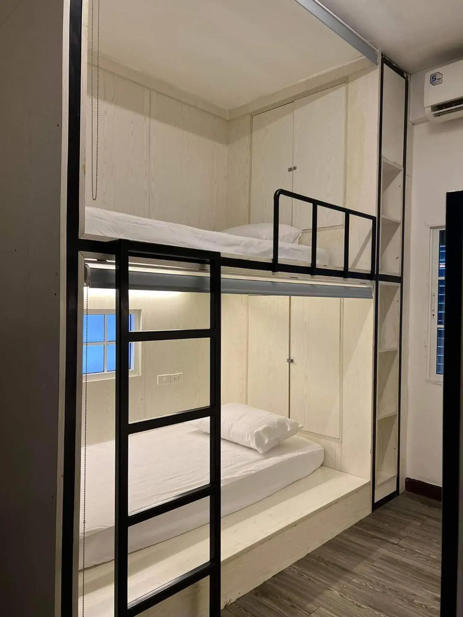 Standard Double Room with Shared Bathroom in Comfy Crib Hostel Standard Double Room with Shared Bathroom in Comfy Crib Hostel