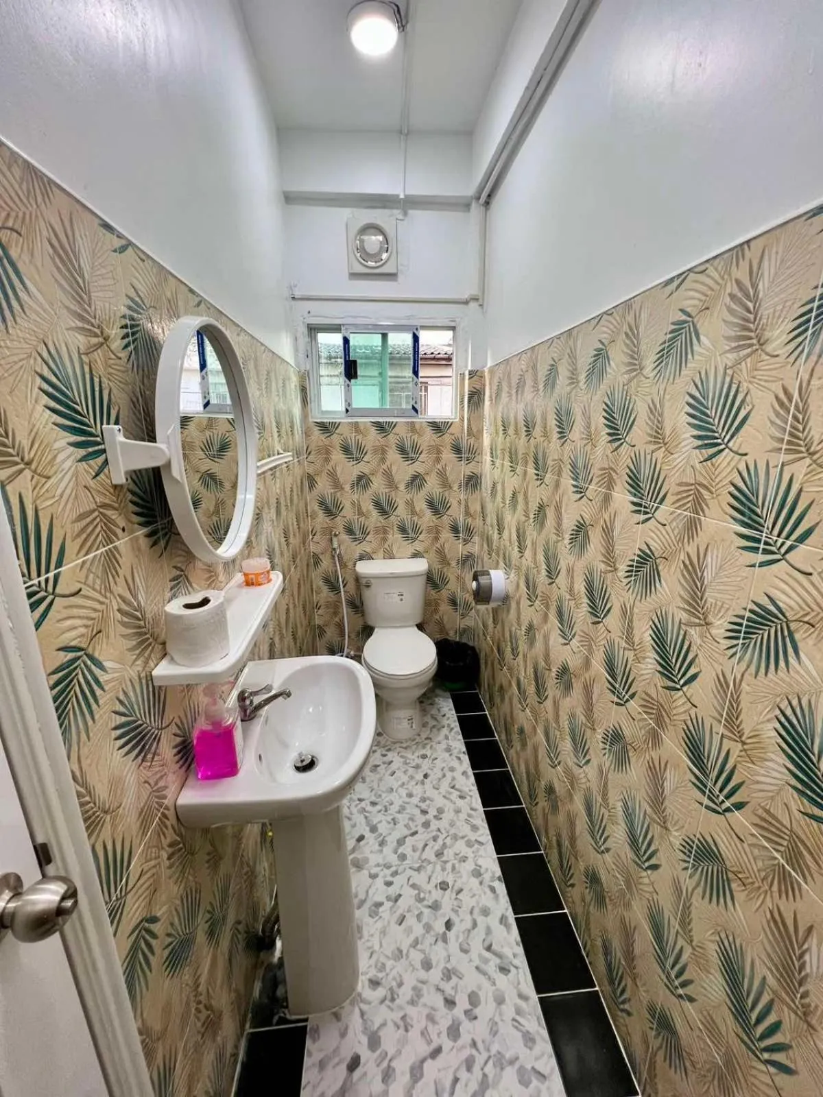 Bathroom in Comfy Crib Hostel