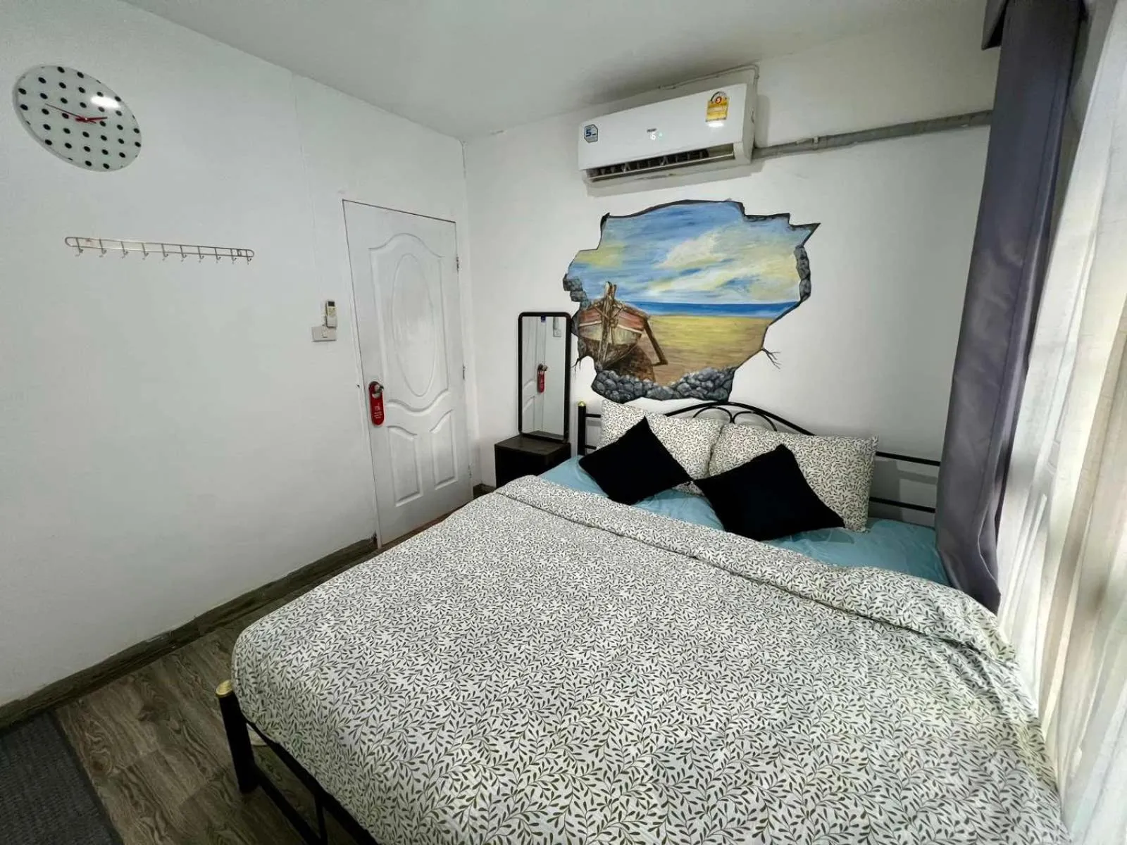 Bedroom, Bed in Comfy Crib Hostel