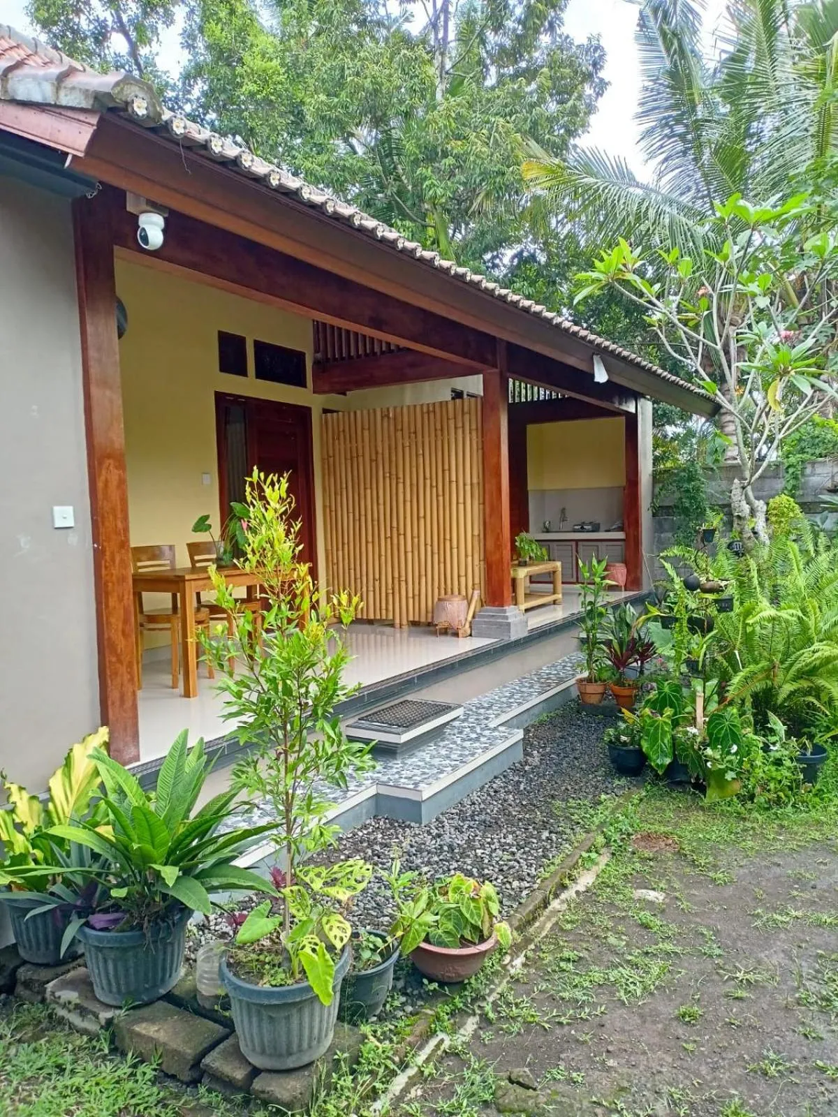 Property building in Bali Asli Guest House by EPS