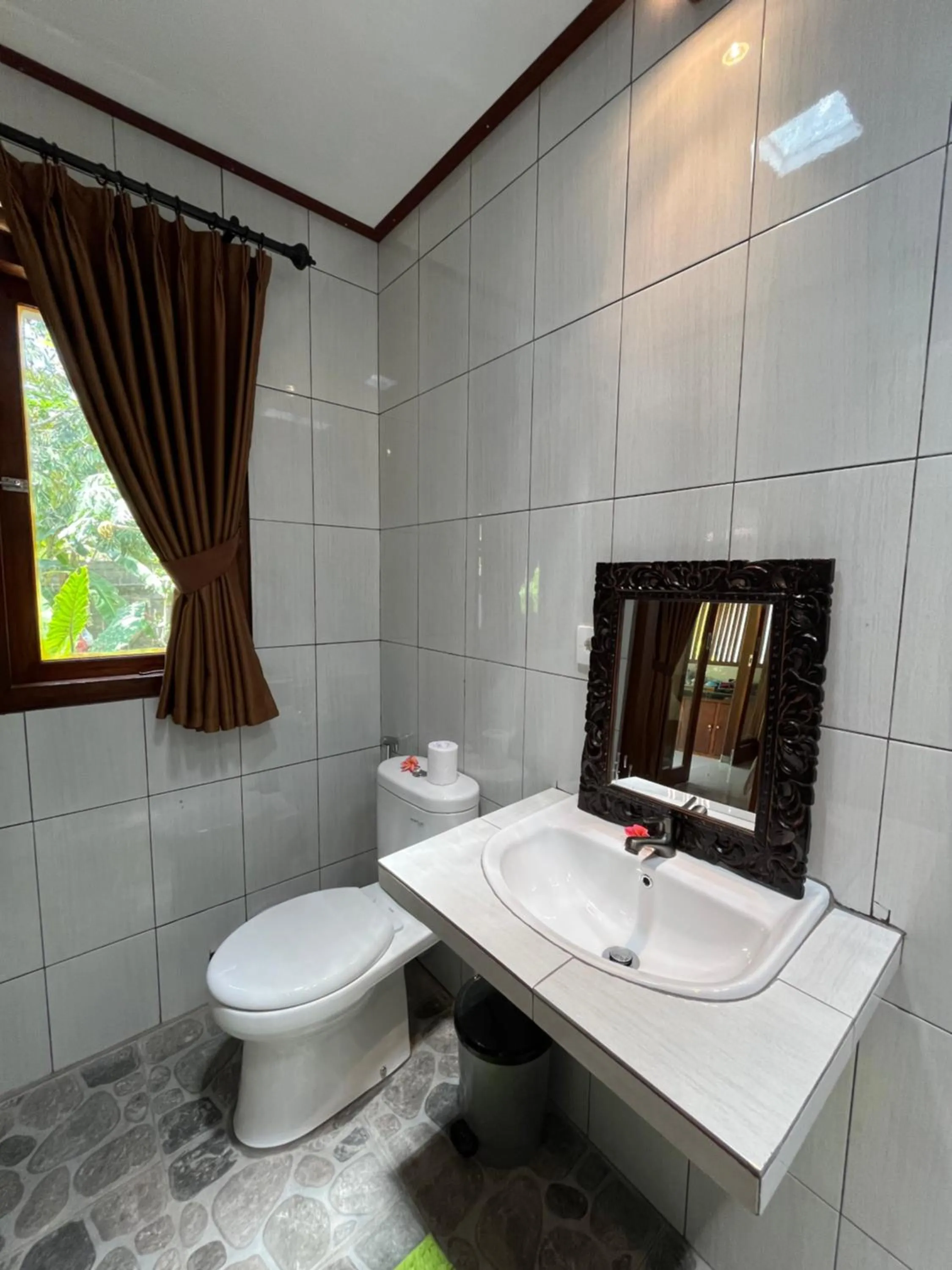 Toilet in Bali Asli Guest House by EPS