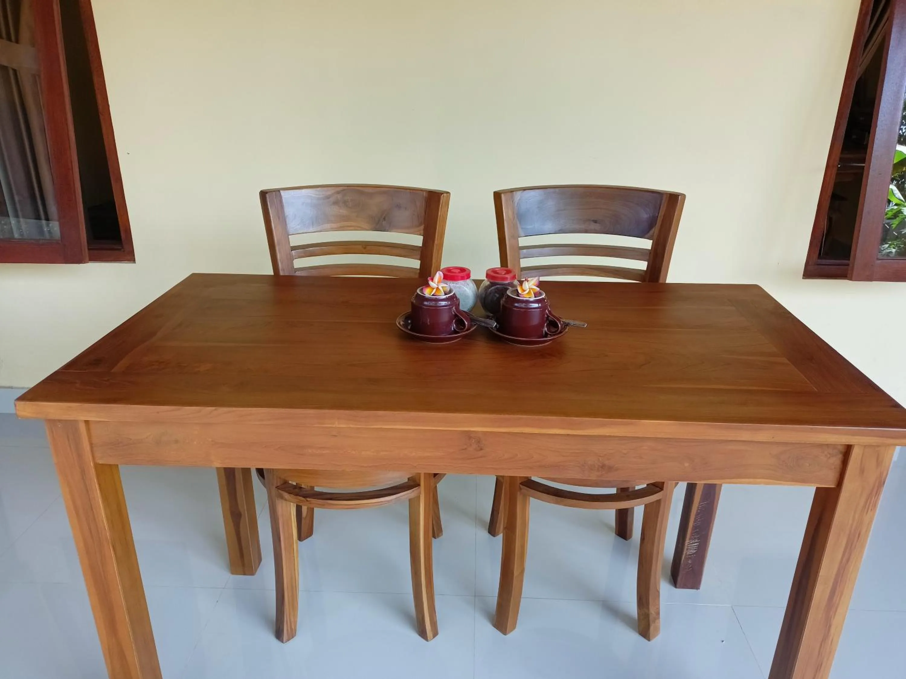 Seating area in Bali Asli Guest House by EPS