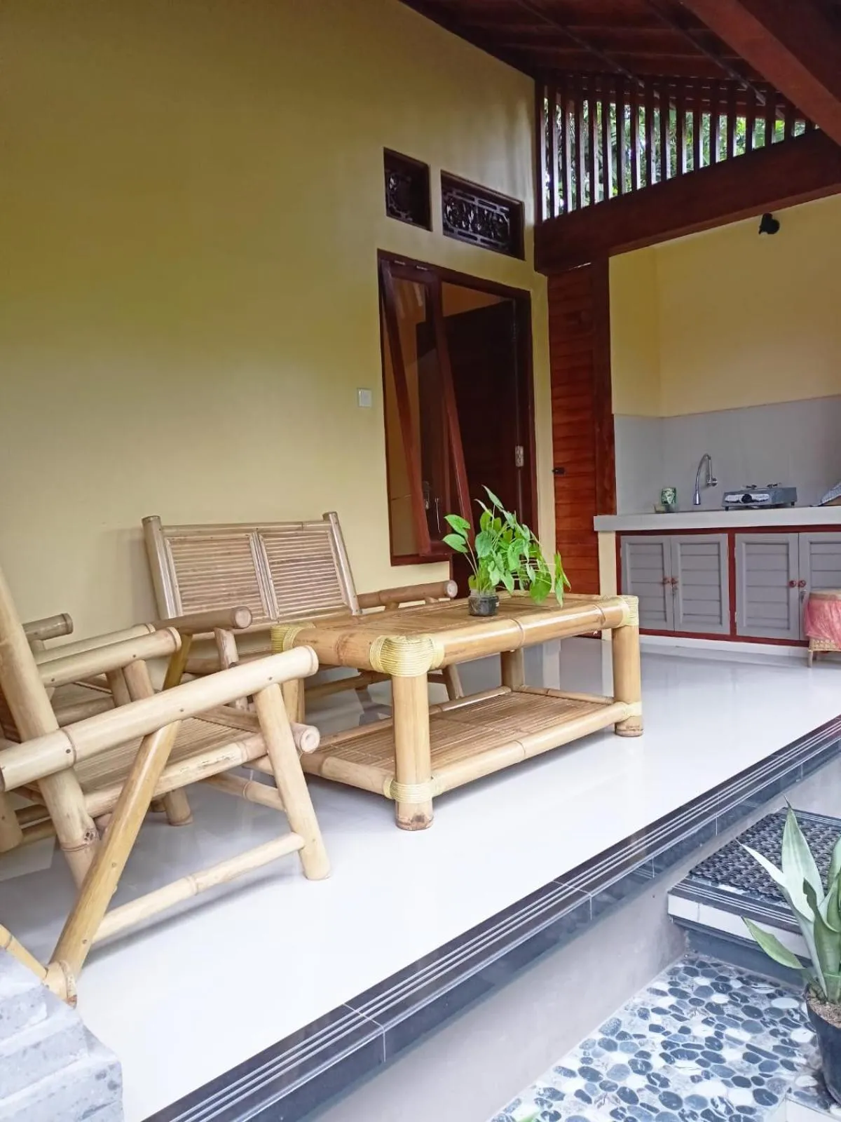 Patio in Bali Asli Guest House by EPS