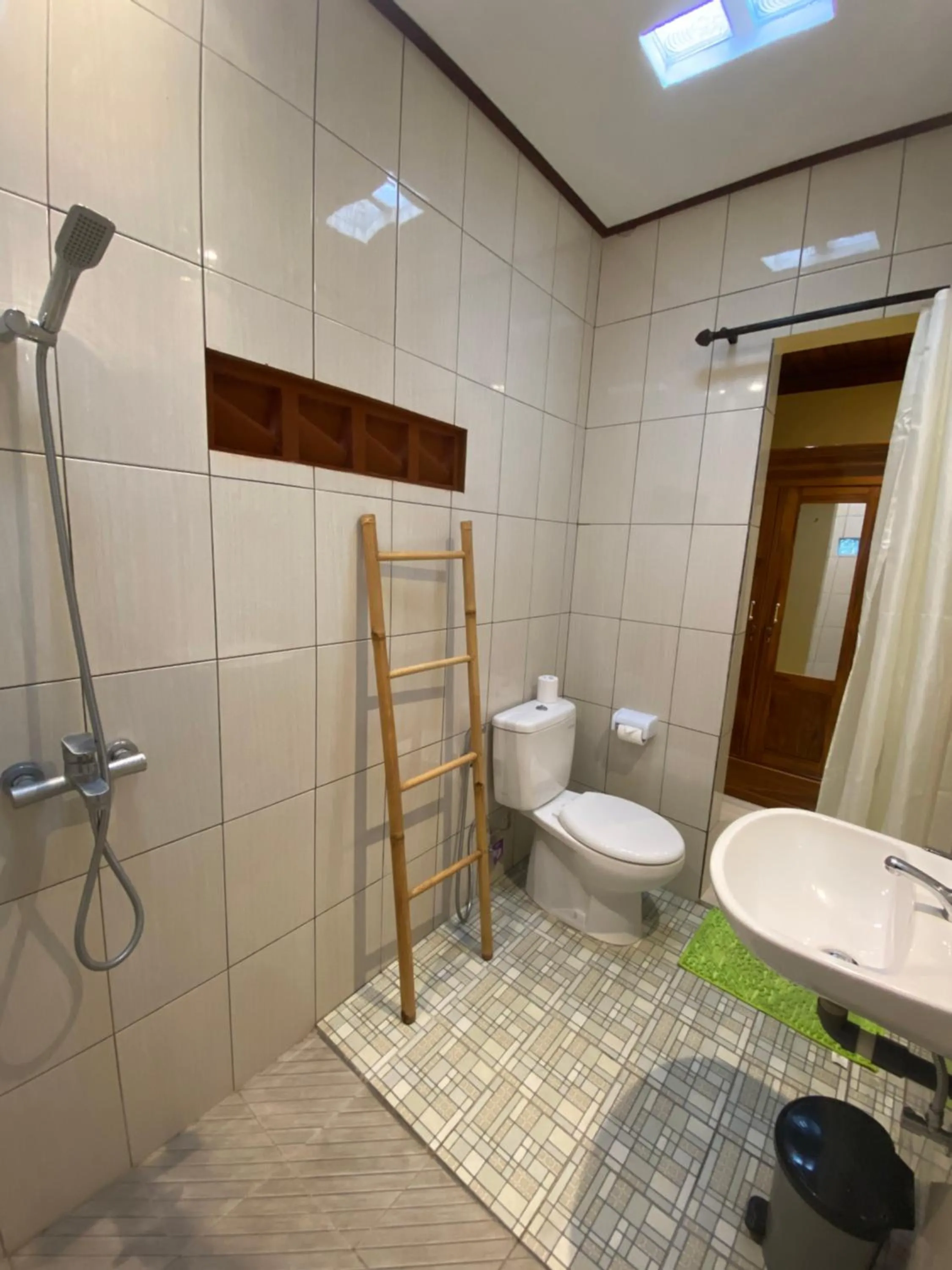 Shower in Bali Asli Guest House by EPS