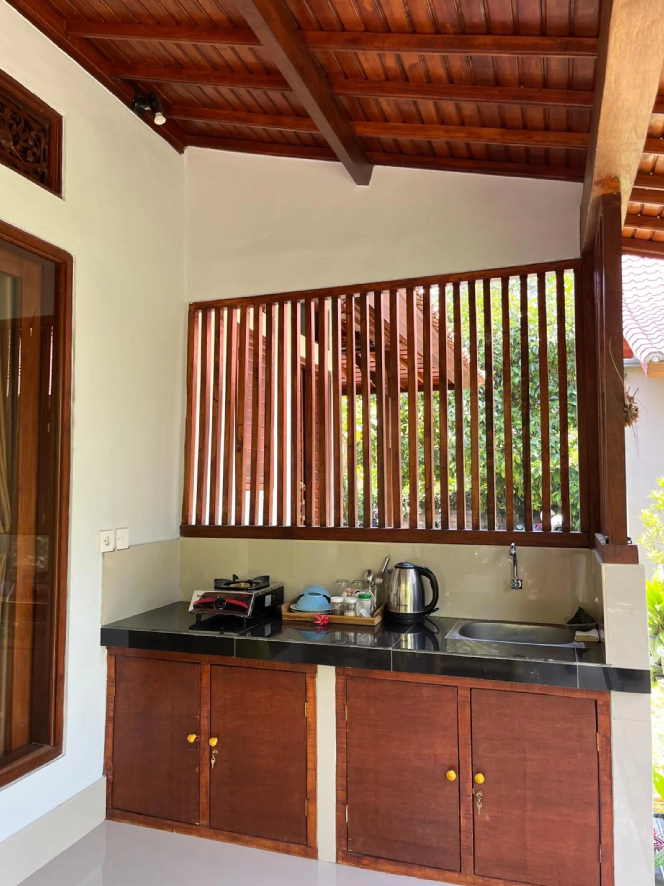 Kitchen or kitchenette in Bali Asli Guest House by EPS