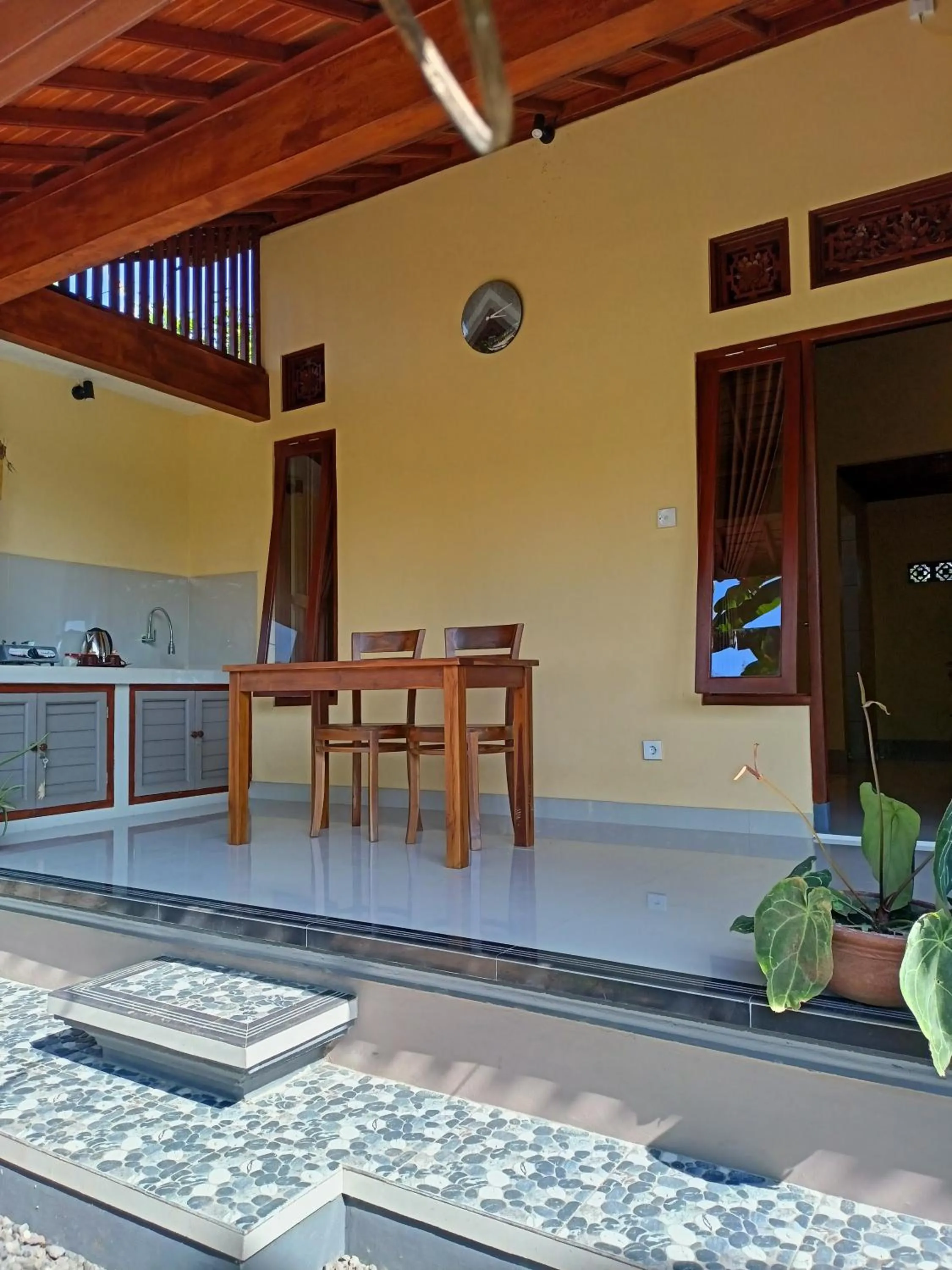 Patio in Bali Asli Guest House by EPS