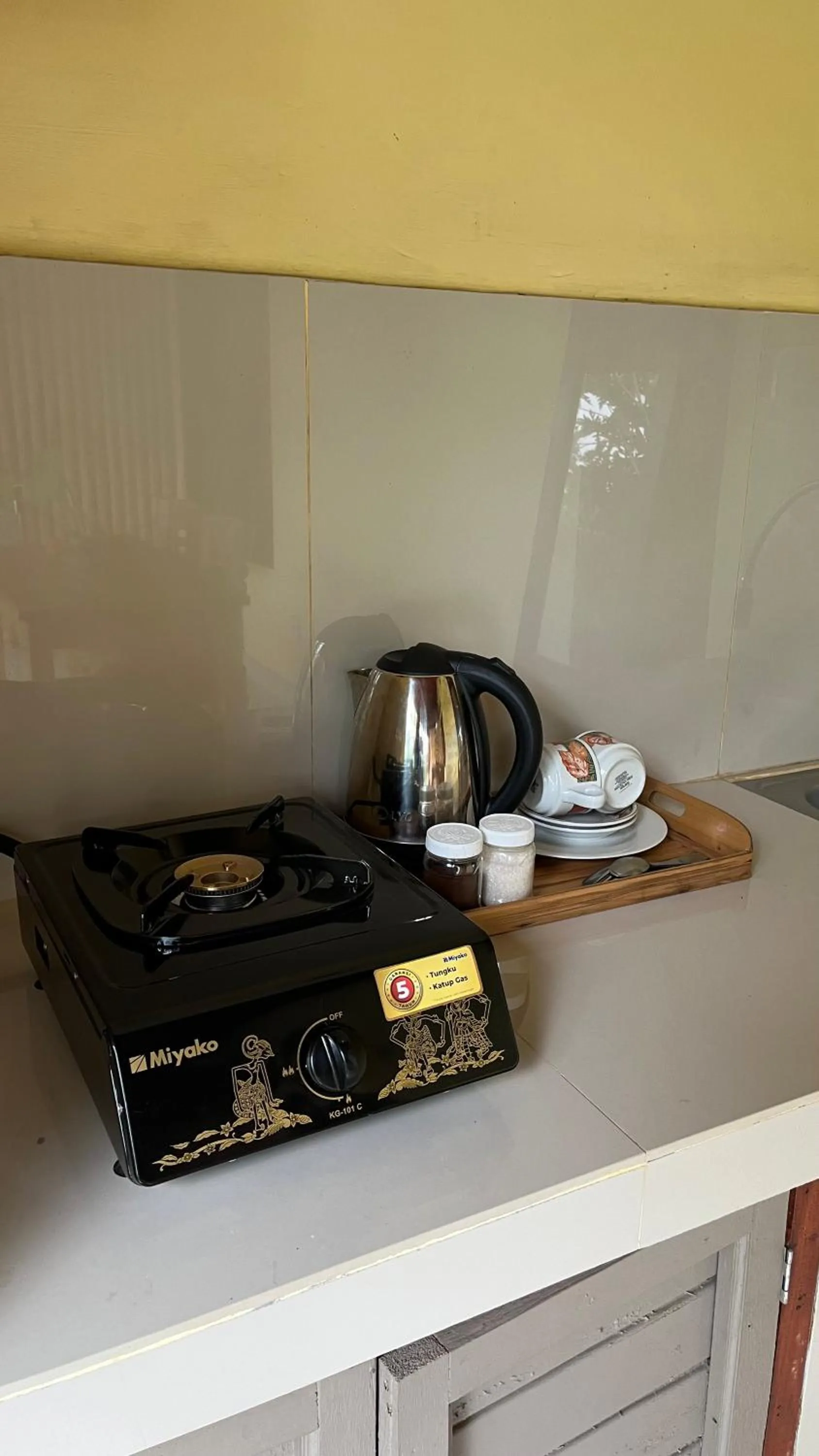 Coffee/tea facilities in Bali Asli Guest House by EPS