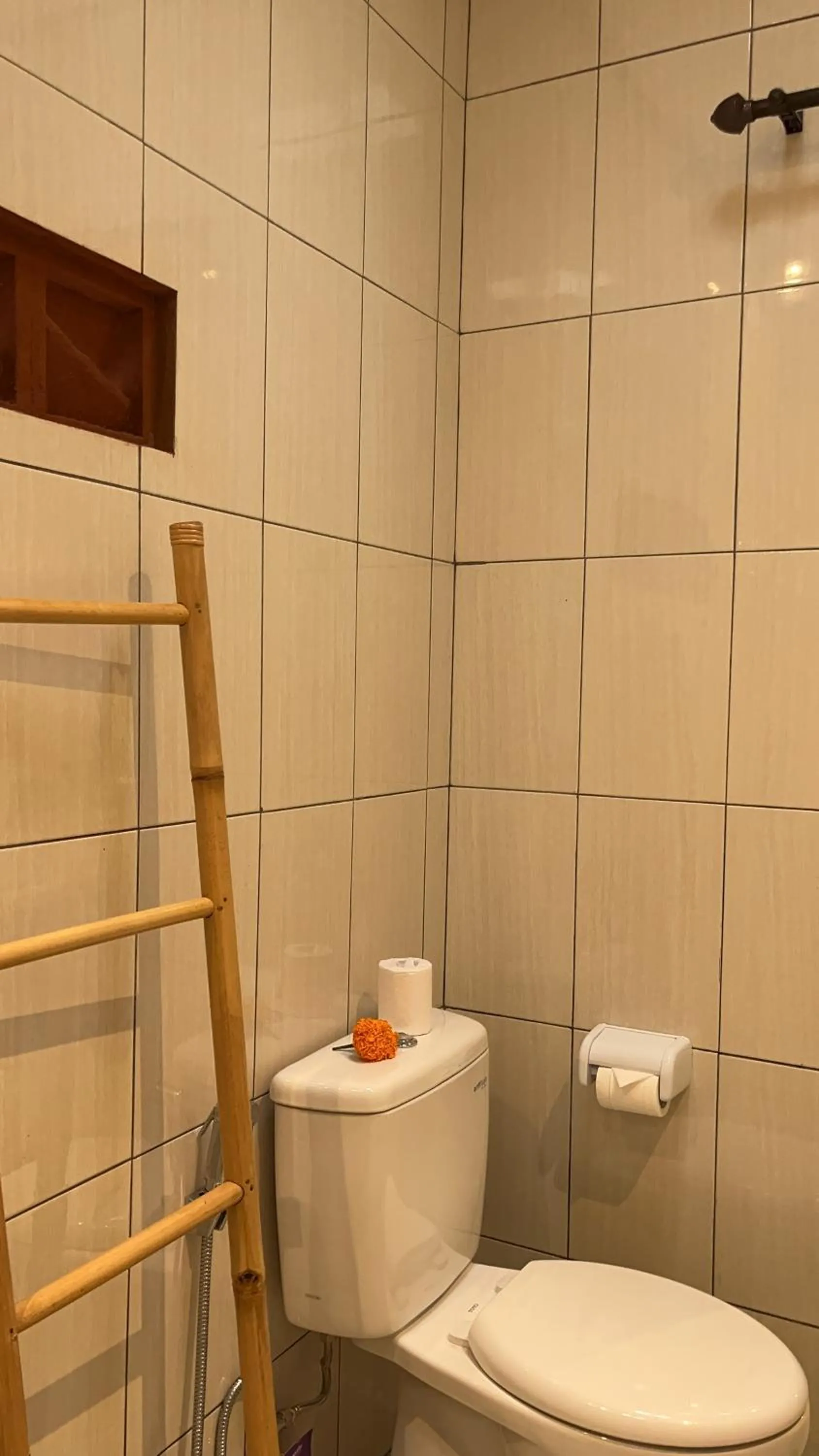 Toilet in Bali Asli Guest House by EPS