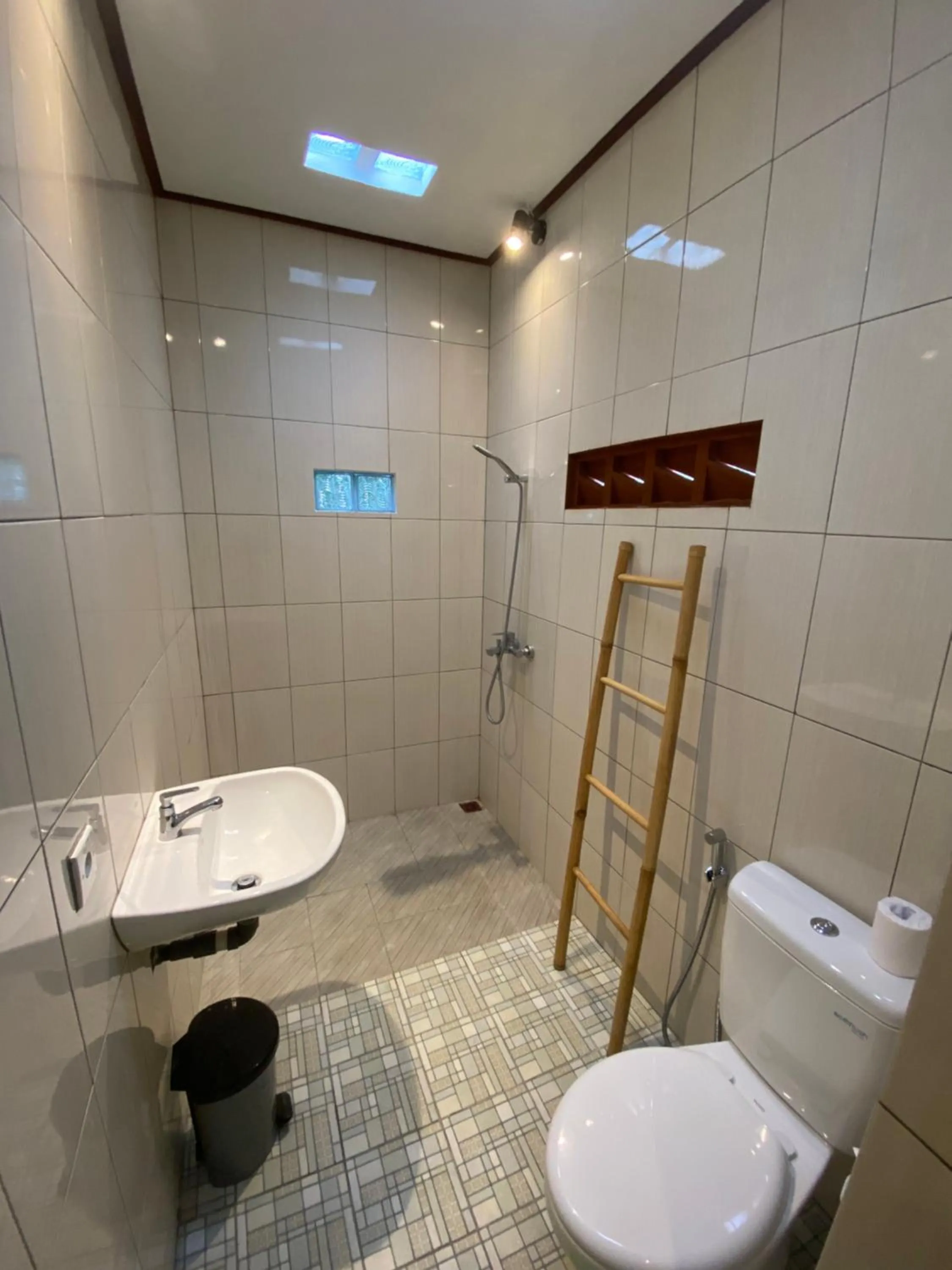 Shower in Bali Asli Guest House by EPS