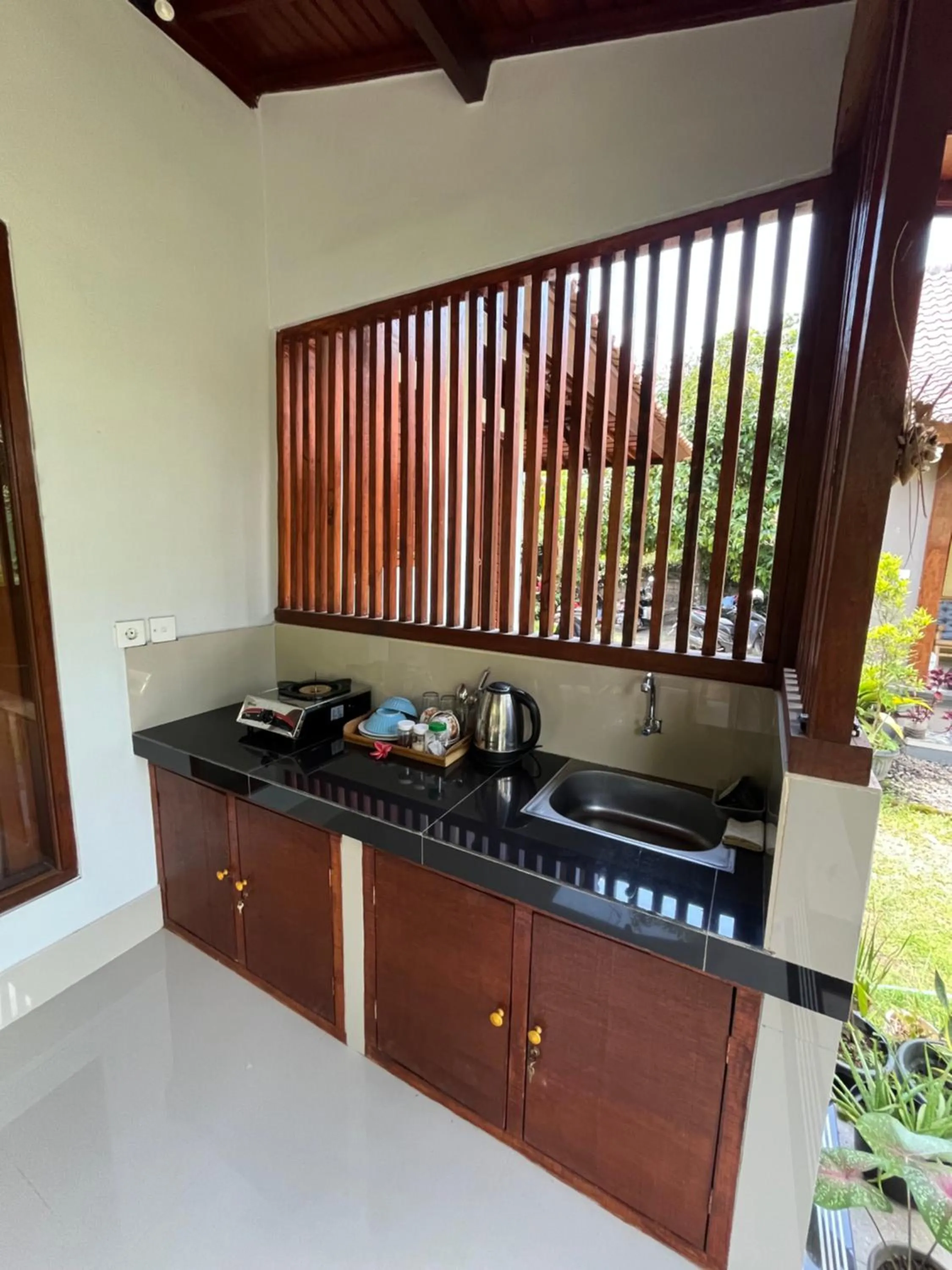 Coffee/tea facilities in Bali Asli Guest House by EPS