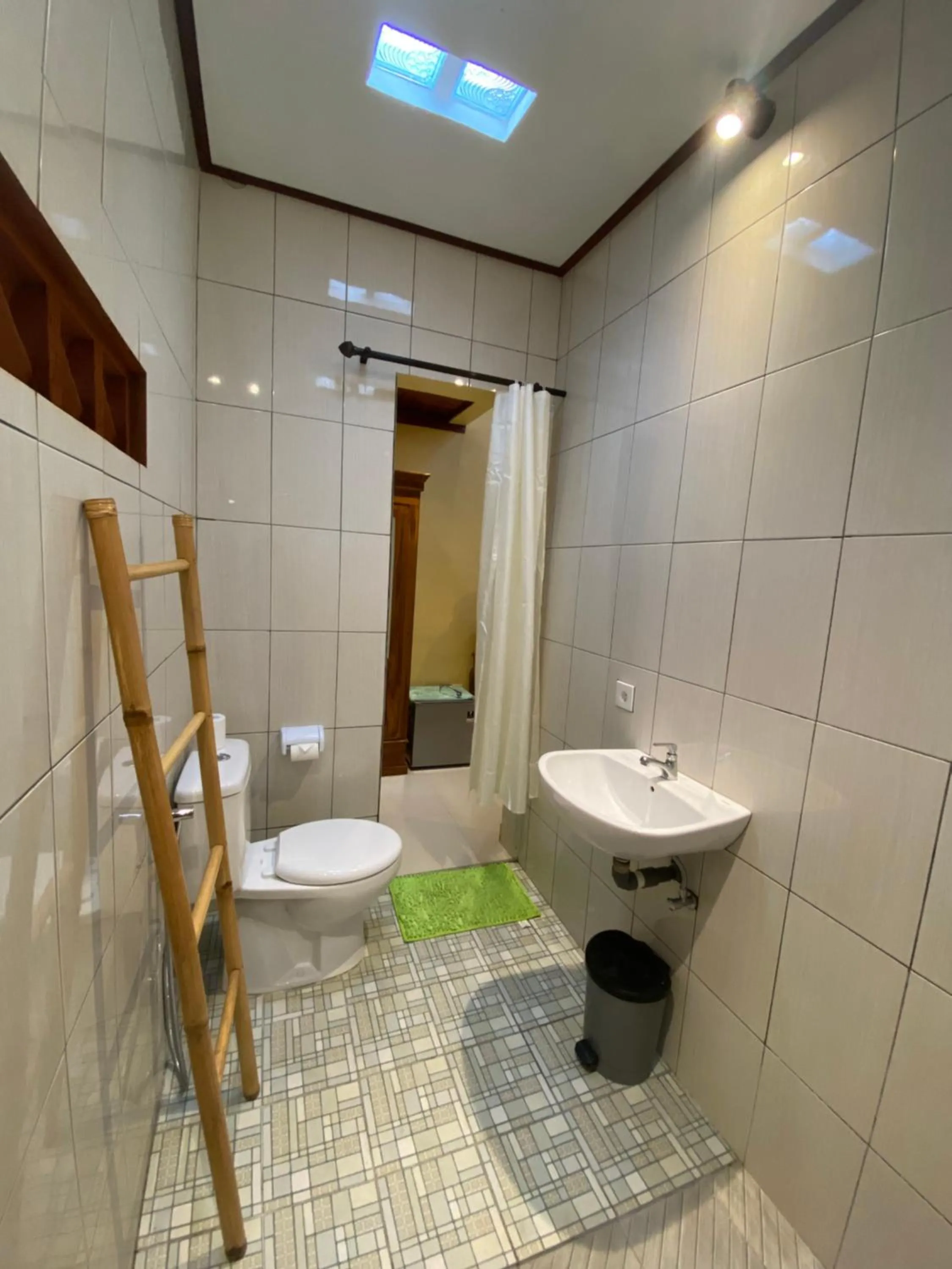 Shower in Bali Asli Guest House by EPS