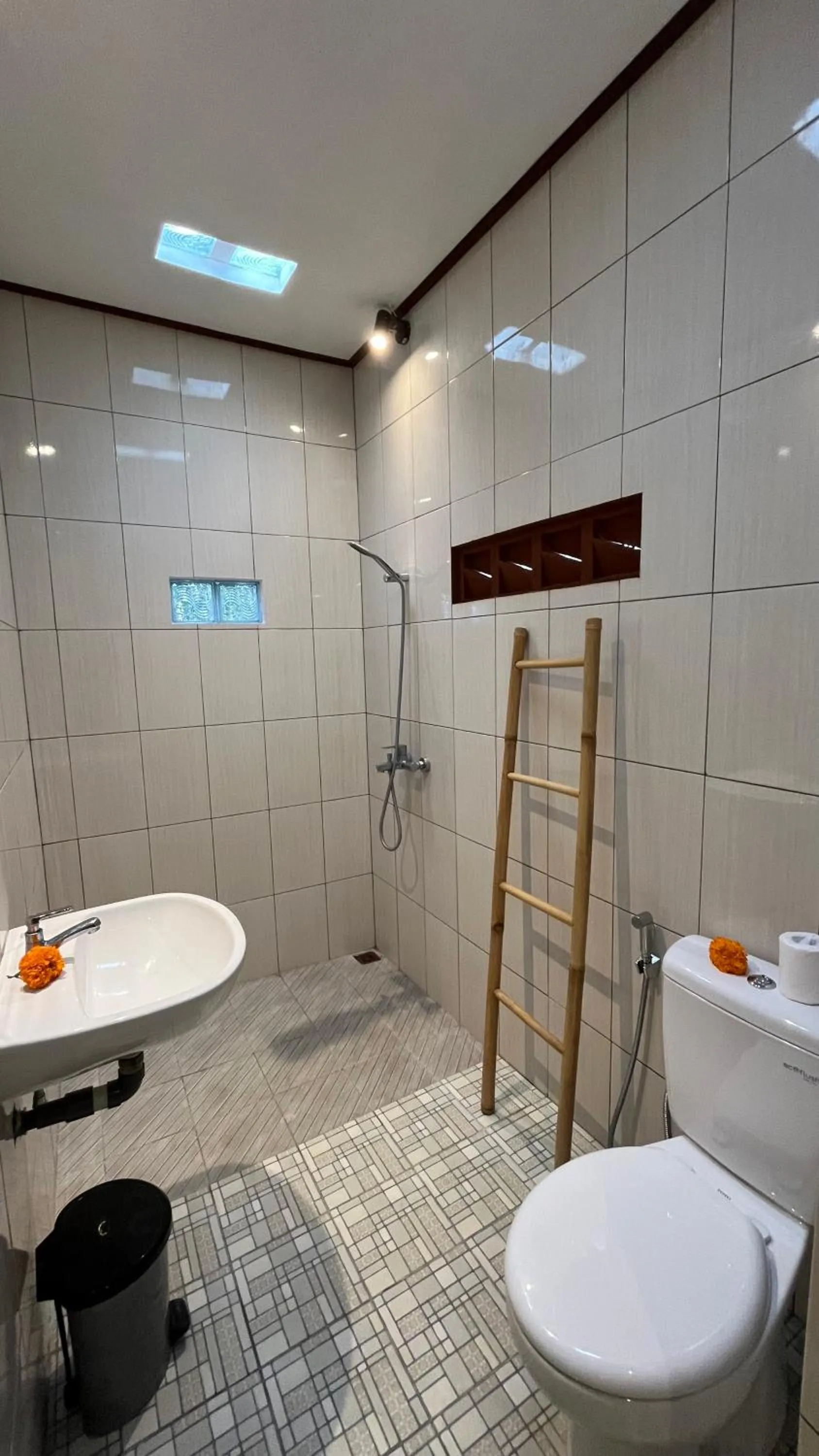Shower in Bali Asli Guest House by EPS