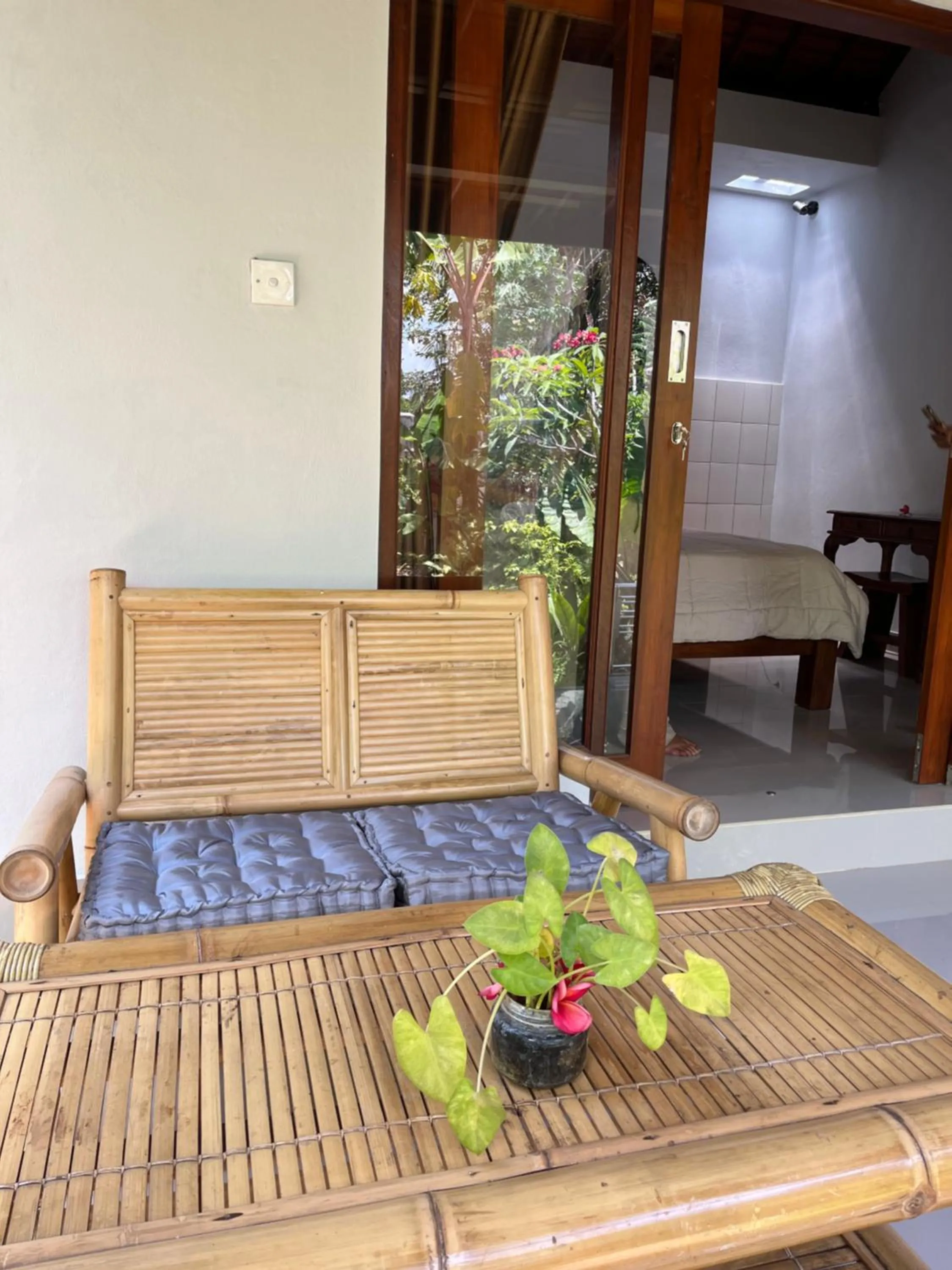 Patio in Bali Asli Guest House by EPS