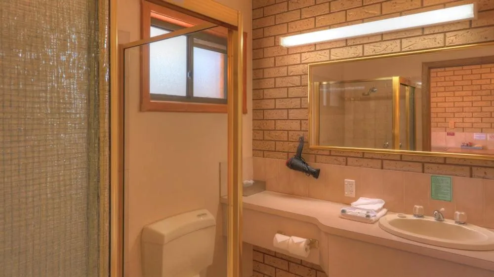 Barrass's John Bright Motor Inn