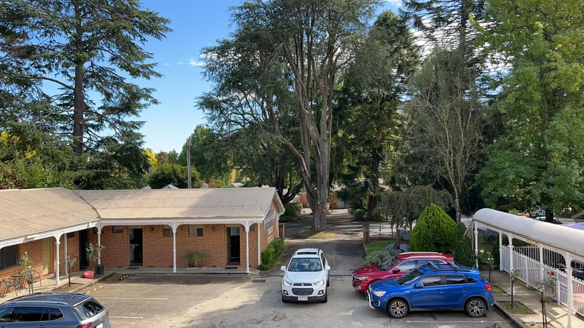 Barrass's John Bright Motor Inn