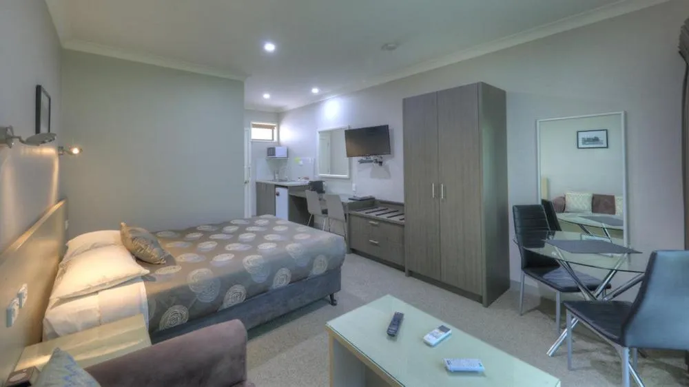 Barrass's John Bright Motor Inn