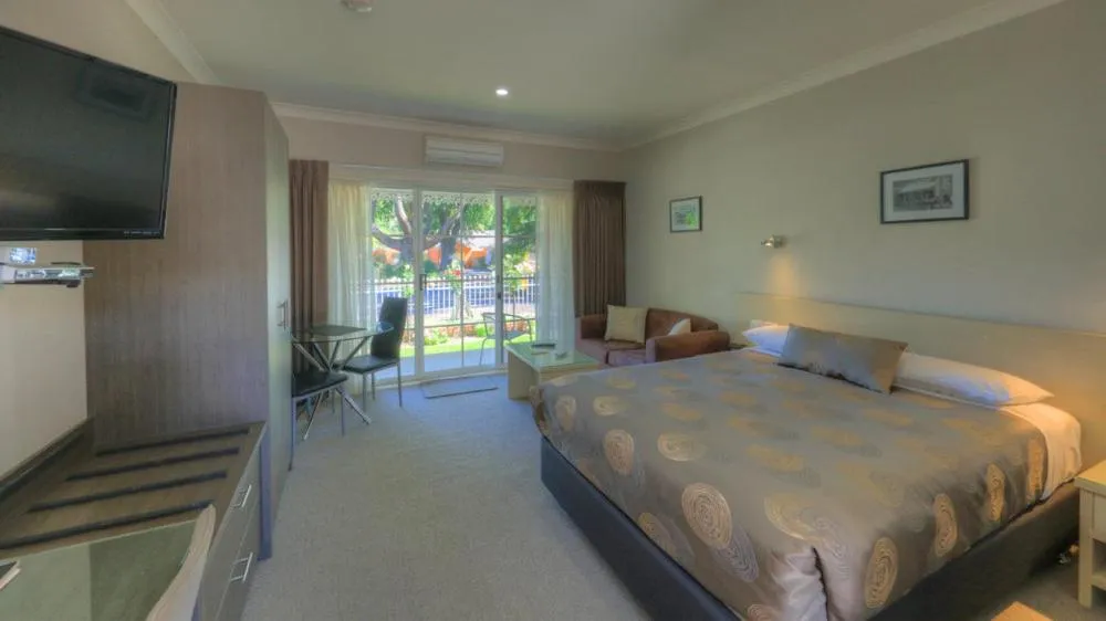 Bed in Barrass's John Bright Motor Inn