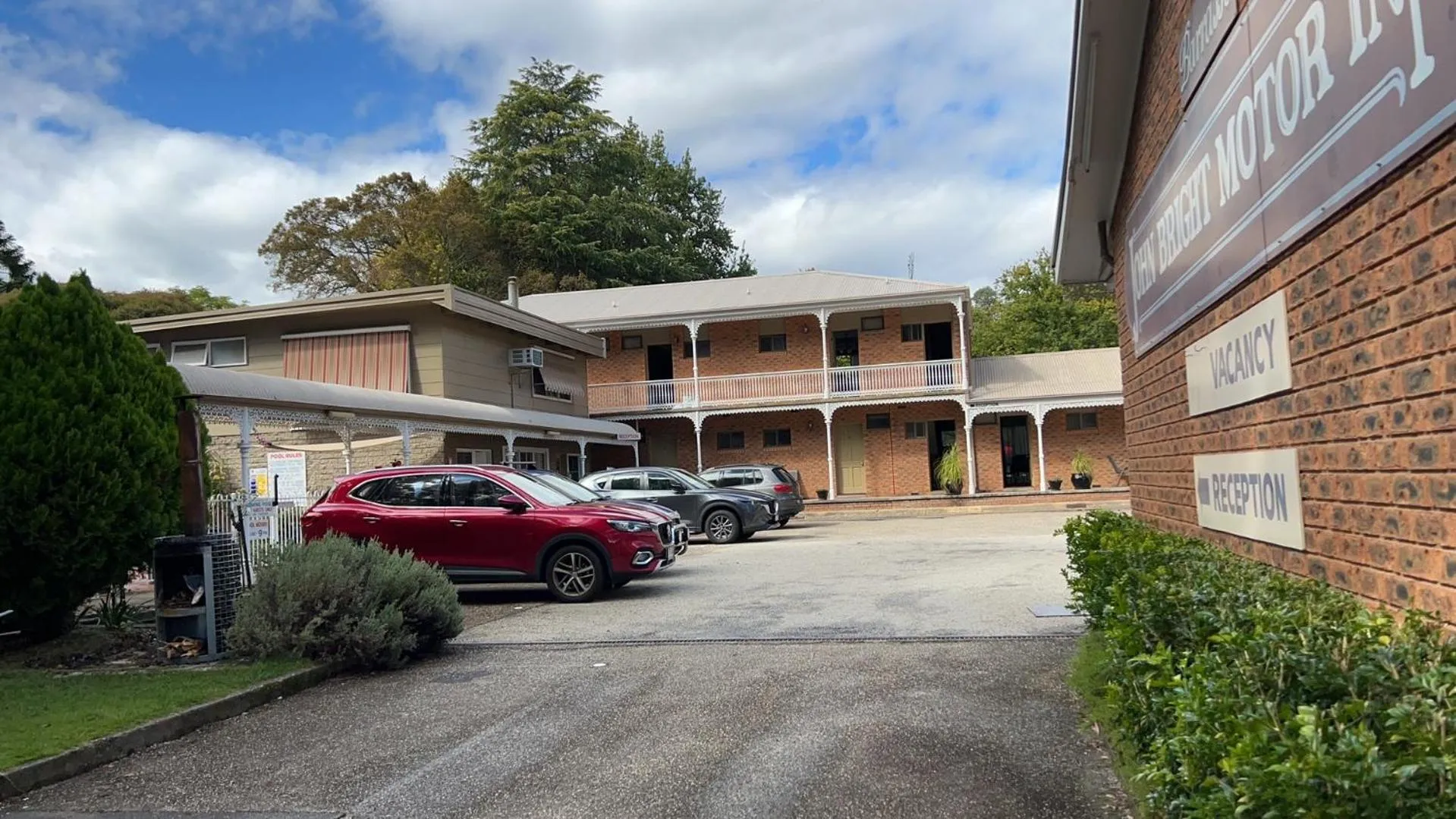 Barrass's John Bright Motor Inn