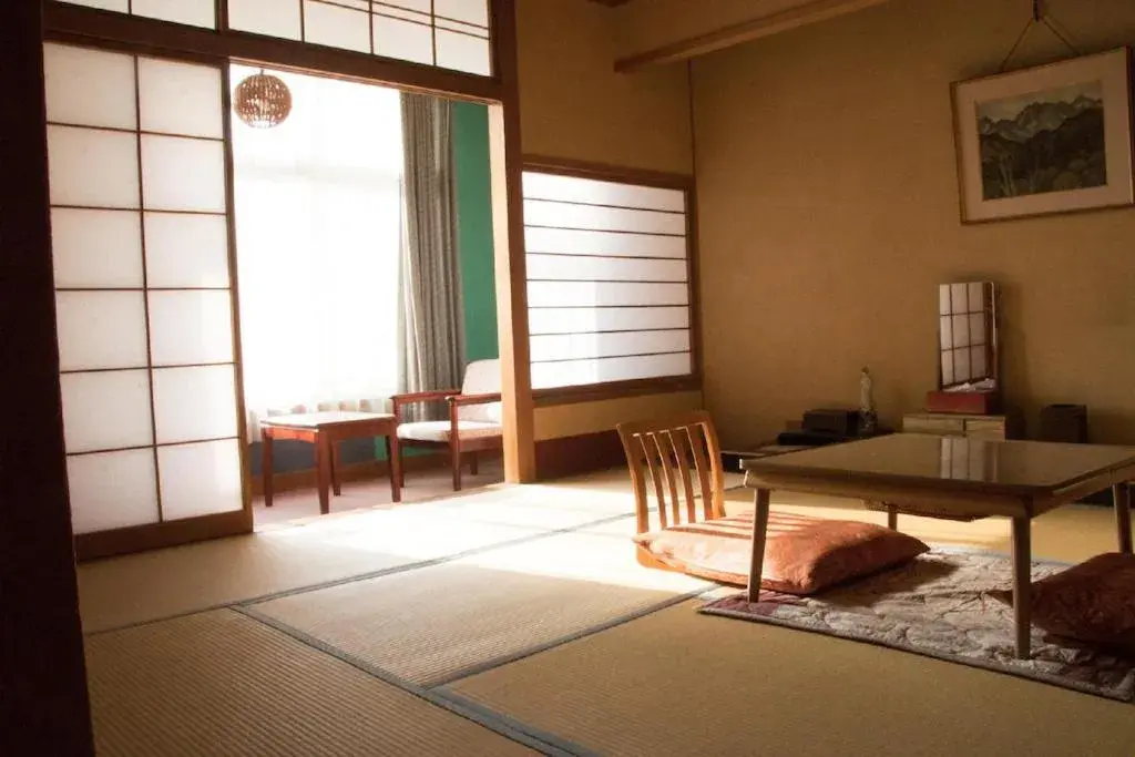 Photo of the whole room, Seating Area in Nozaru Hostel