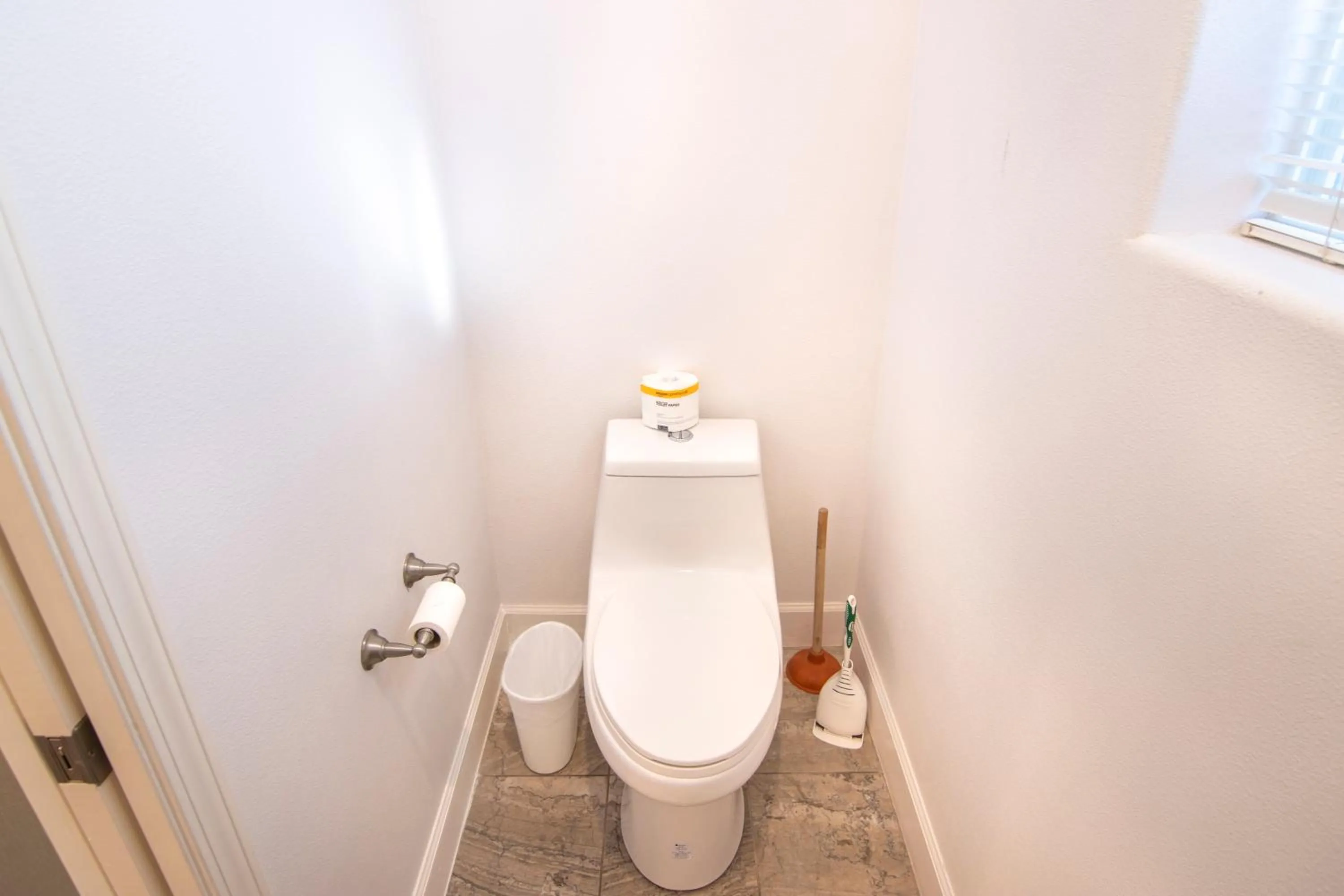 White Feather Suite Hot Tub Private Sleeps 2