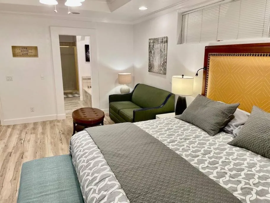 Bed in White Feather Suite Hot Tub Private Sleeps 2