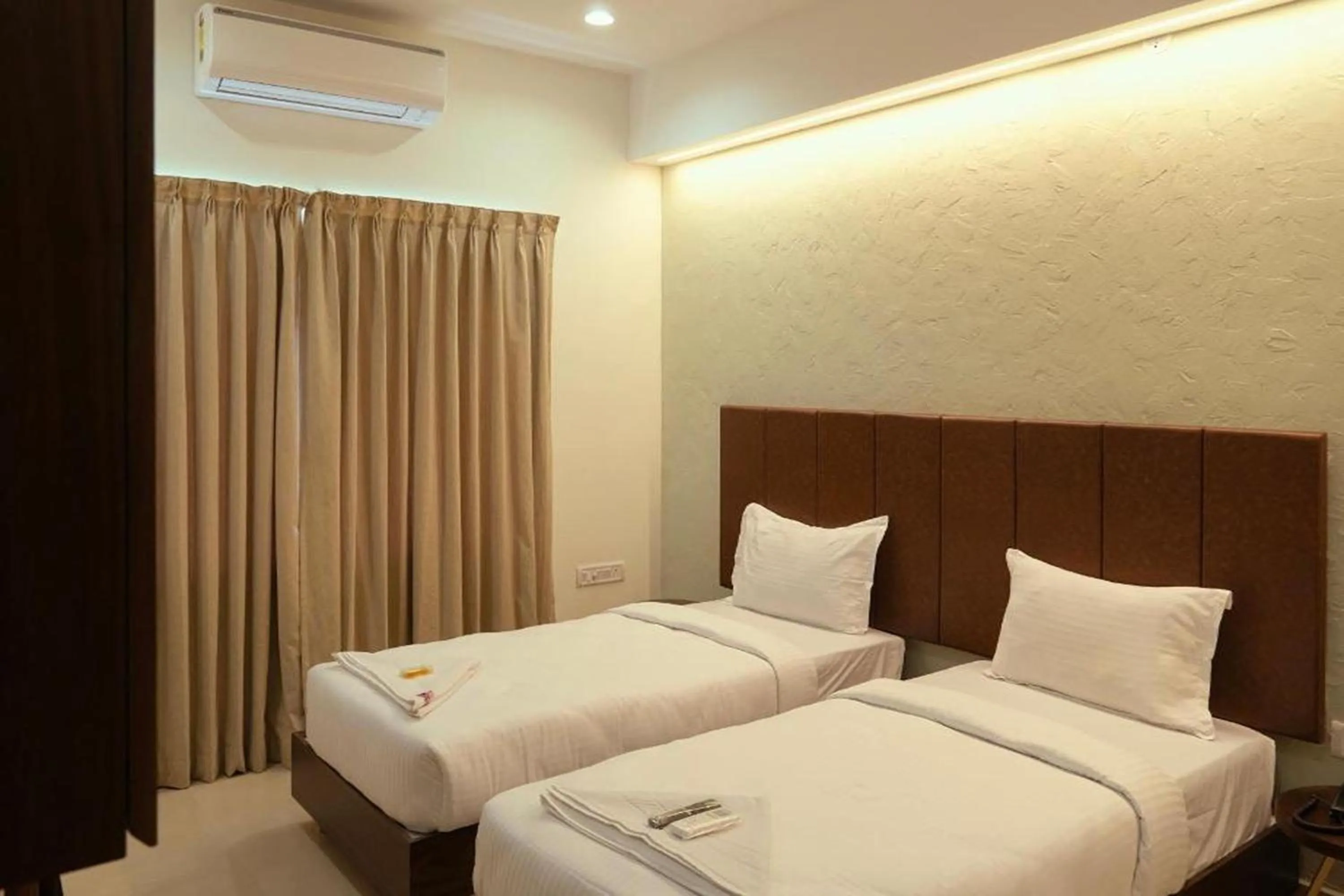 Photo of the whole room in Flora Pavillion Near Global Hospital Perumbakkam