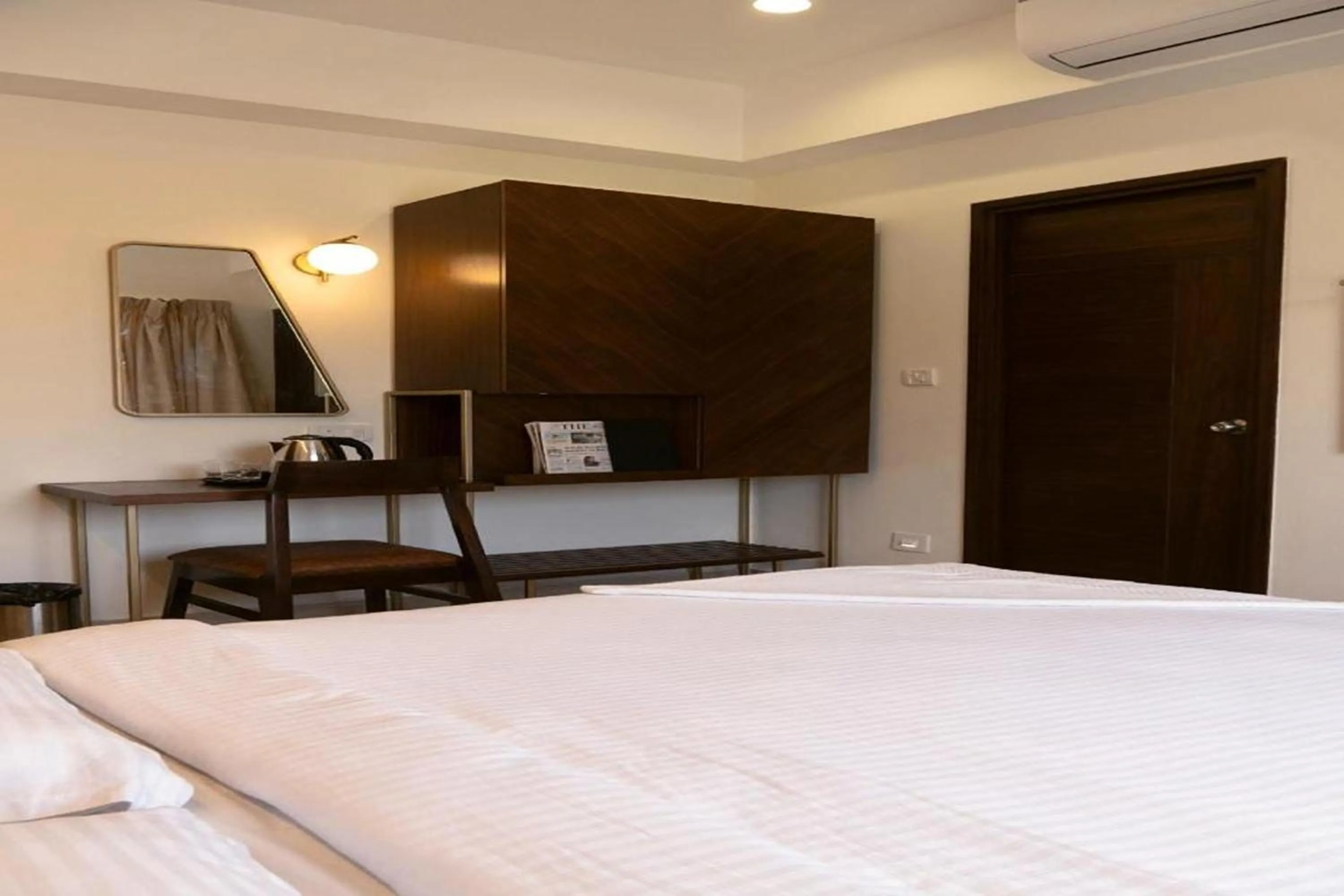 Bedroom in Flora Pavillion Near Global Hospital Perumbakkam